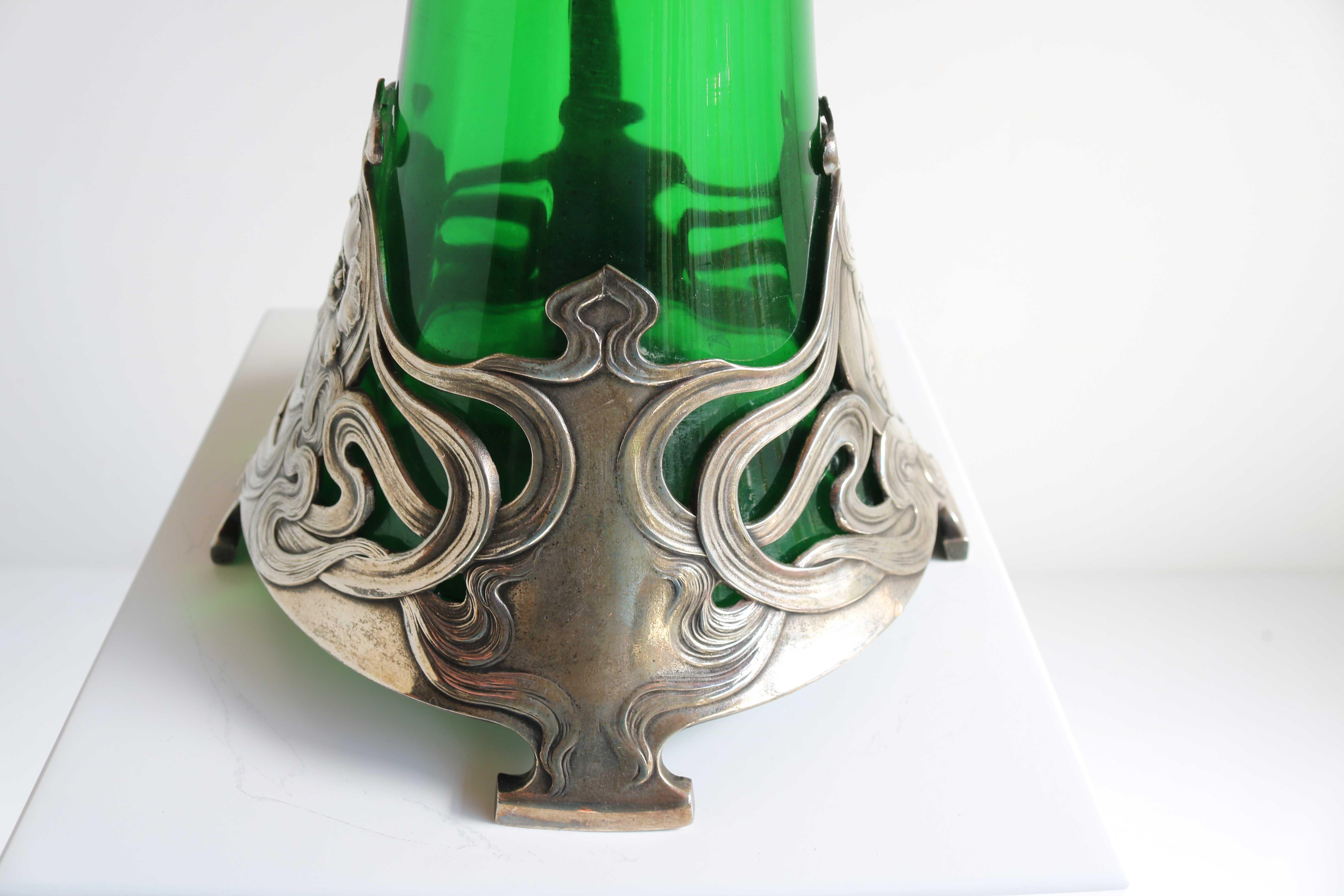 Decantador Art Nouveau de vidrio verde con montura plateada WMF Alemania 1900 en venta 4