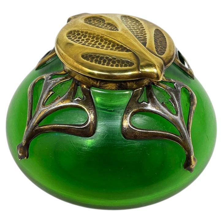 Encrier Art Nouveau en verre irisé vert, vers 1900