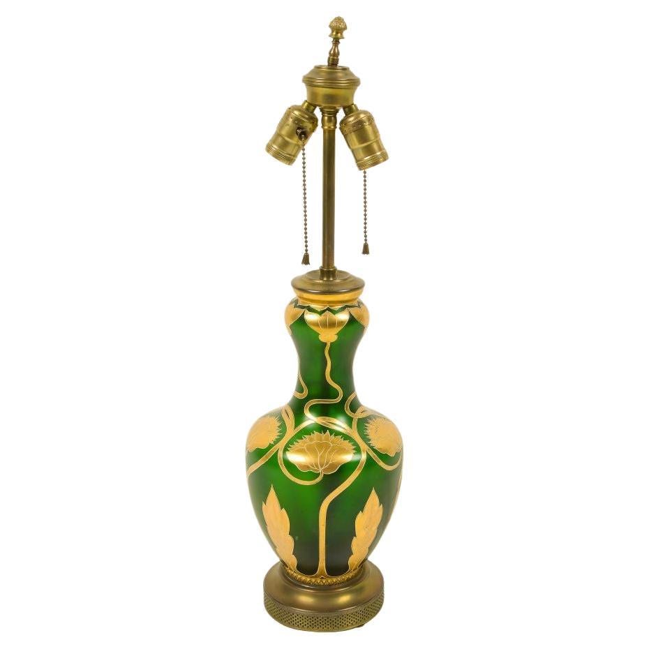 Lampe de table Art Nouveau en faïence verte et dorée en vente