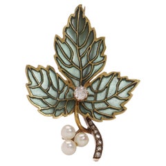 Art Nouveau green plique-a-jour enamel 18kt yellow gold leaf brooch