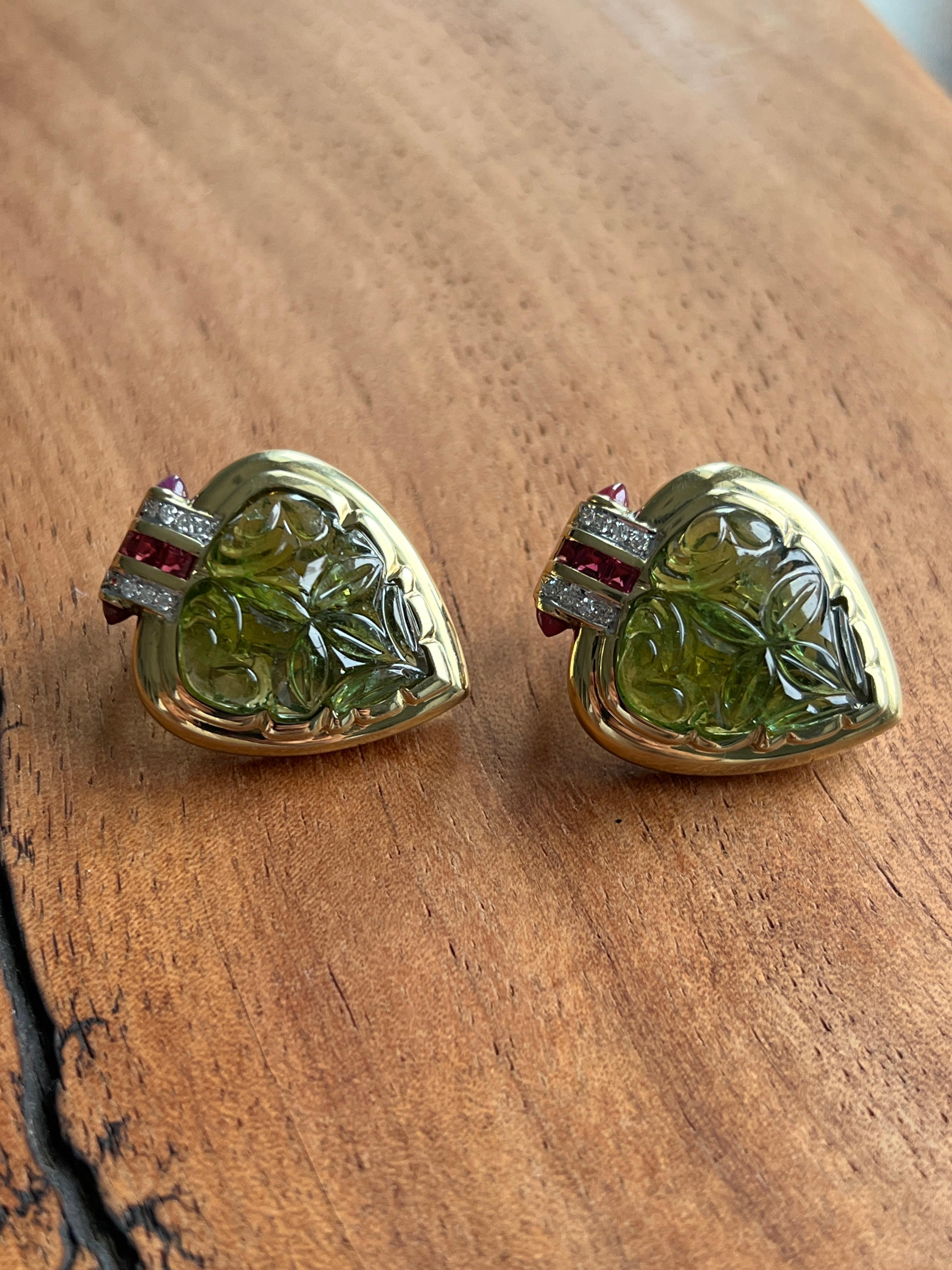 Taglio misto Art Nouveau Green Tourmaline Diamond Ruby 18k Yellow Gold Lever Back Earrings in vendita