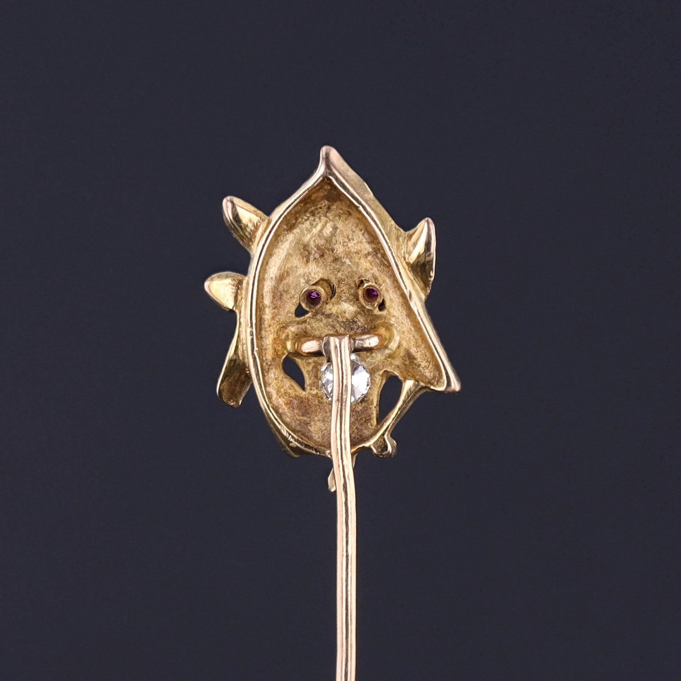 Vittoriano Spillone Greenman in stile Art Nouveau in oro 14k in vendita