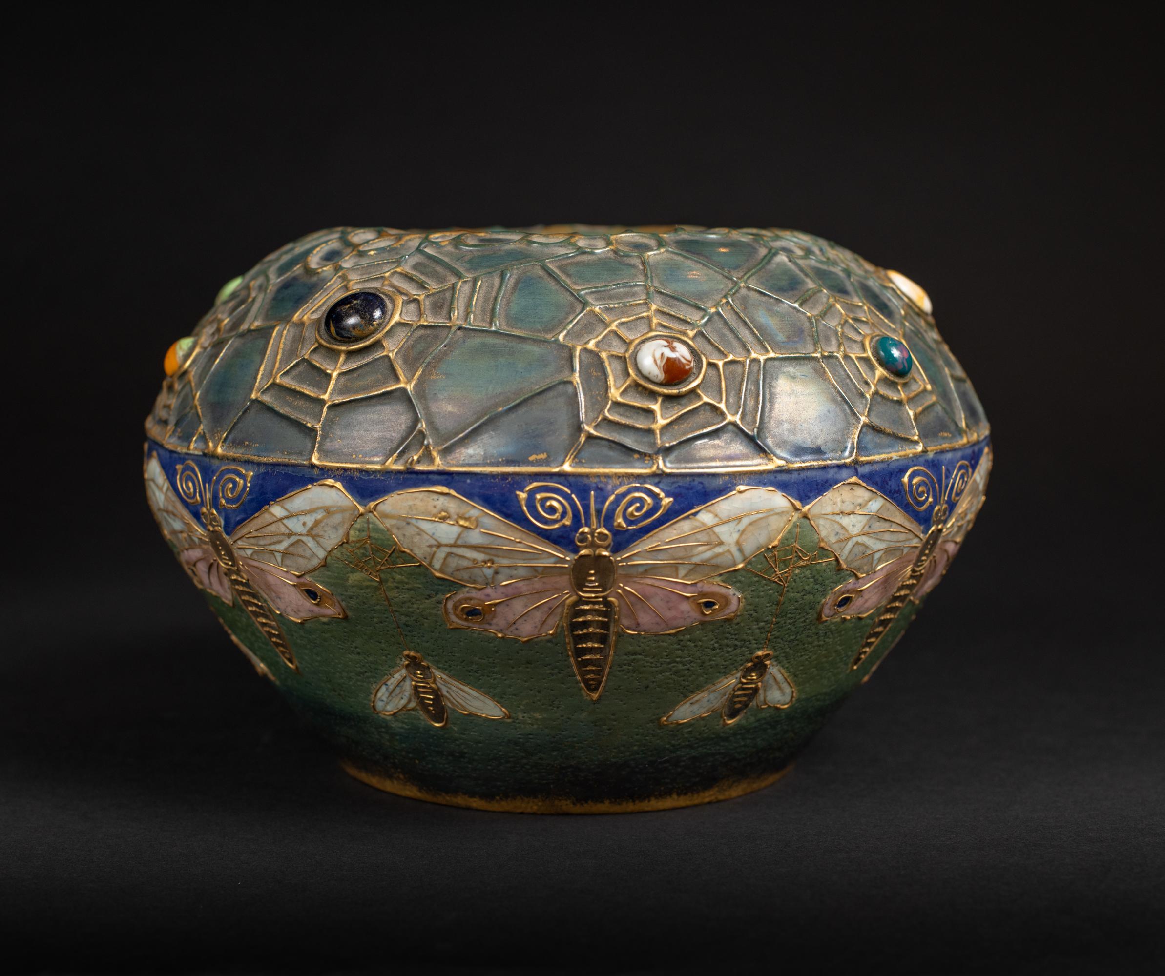 Austriaco Vaso a forma di ciotola in stile Art Nouveau Gres Bijou Butterfly & Spiderweb di RStK Amphora in vendita