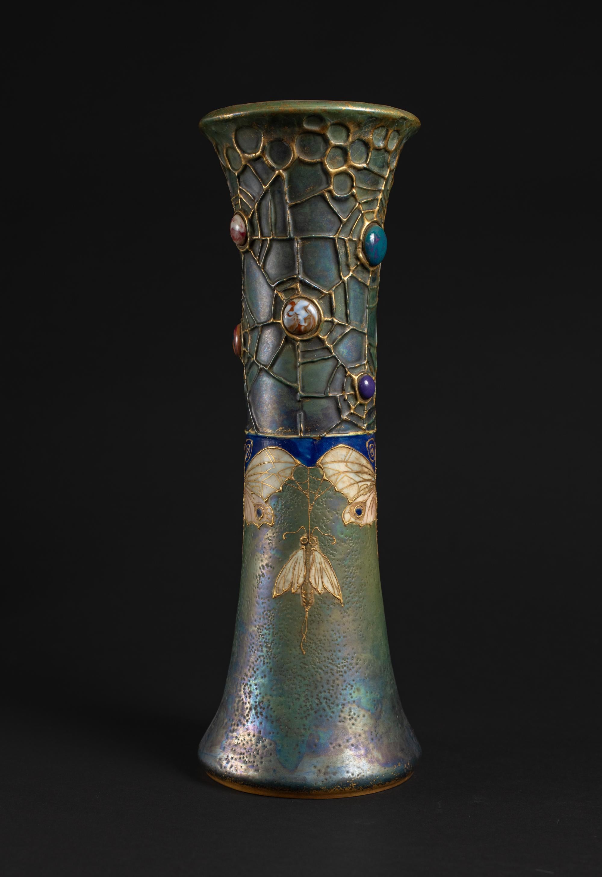 Austriaco Vaso scanalato Art Nouveau Gres Bijou Butterfly & Spiderweb di RStK Amphora in vendita