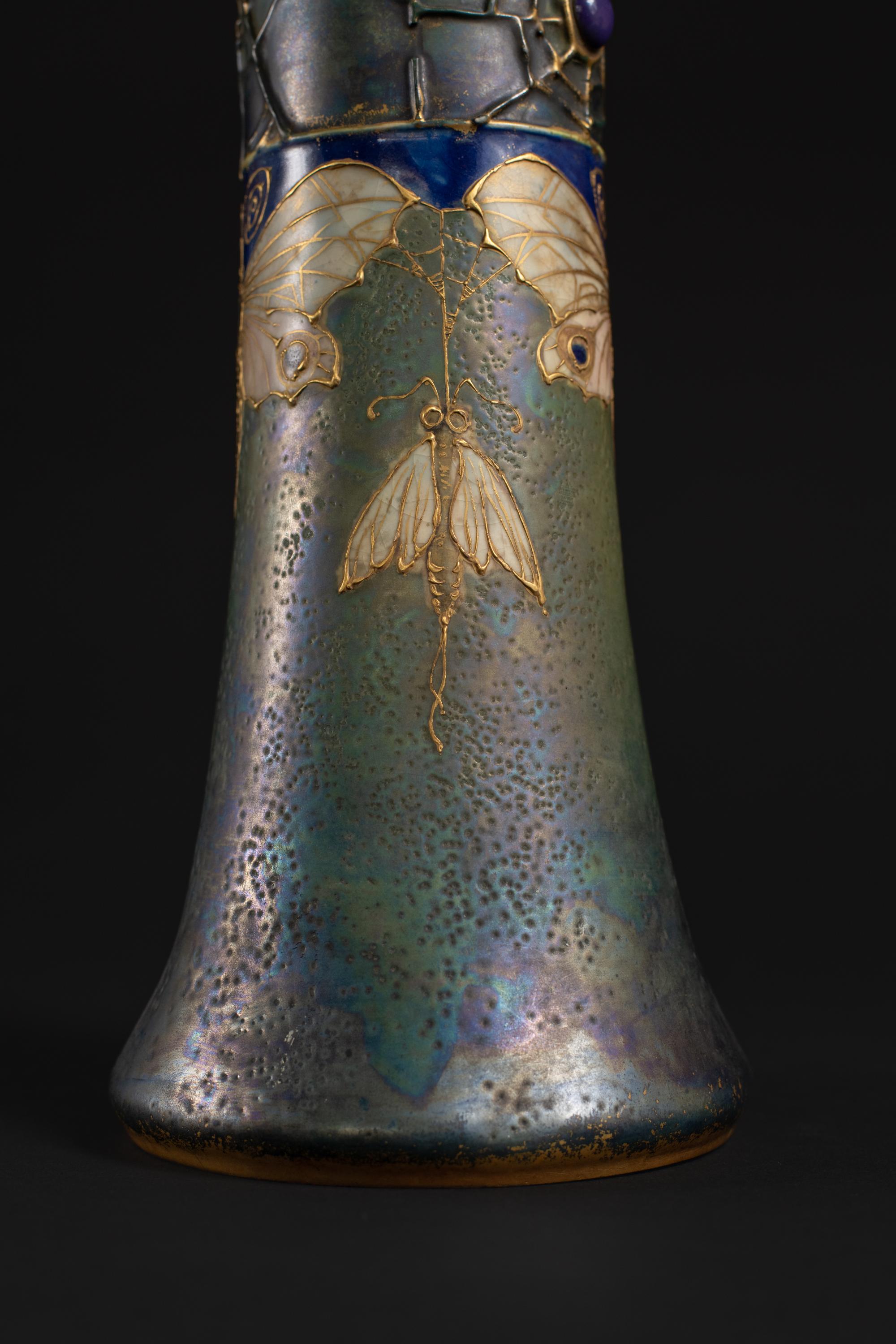 Cotto Vaso scanalato Art Nouveau Gres Bijou Butterfly & Spiderweb di RStK Amphora in vendita