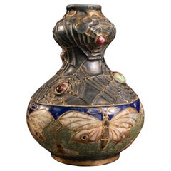 Vase Art Nouveau Gres Bijou en forme de gourde, papillon et araignée par RStK Amphora