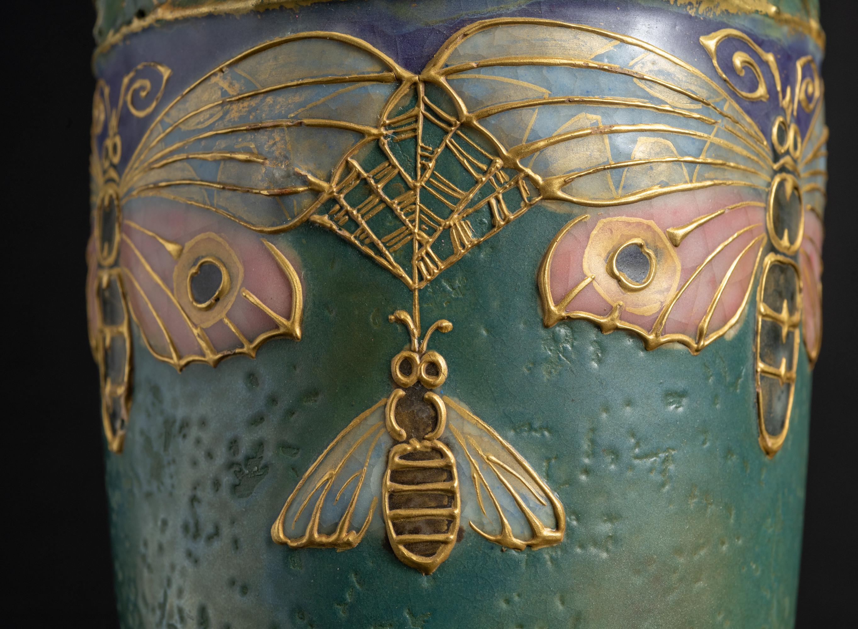 Vase semi-ramique Art Nouveau Gres Bijou Butterfly & Spiderweb de RStK Amphora en vente 6