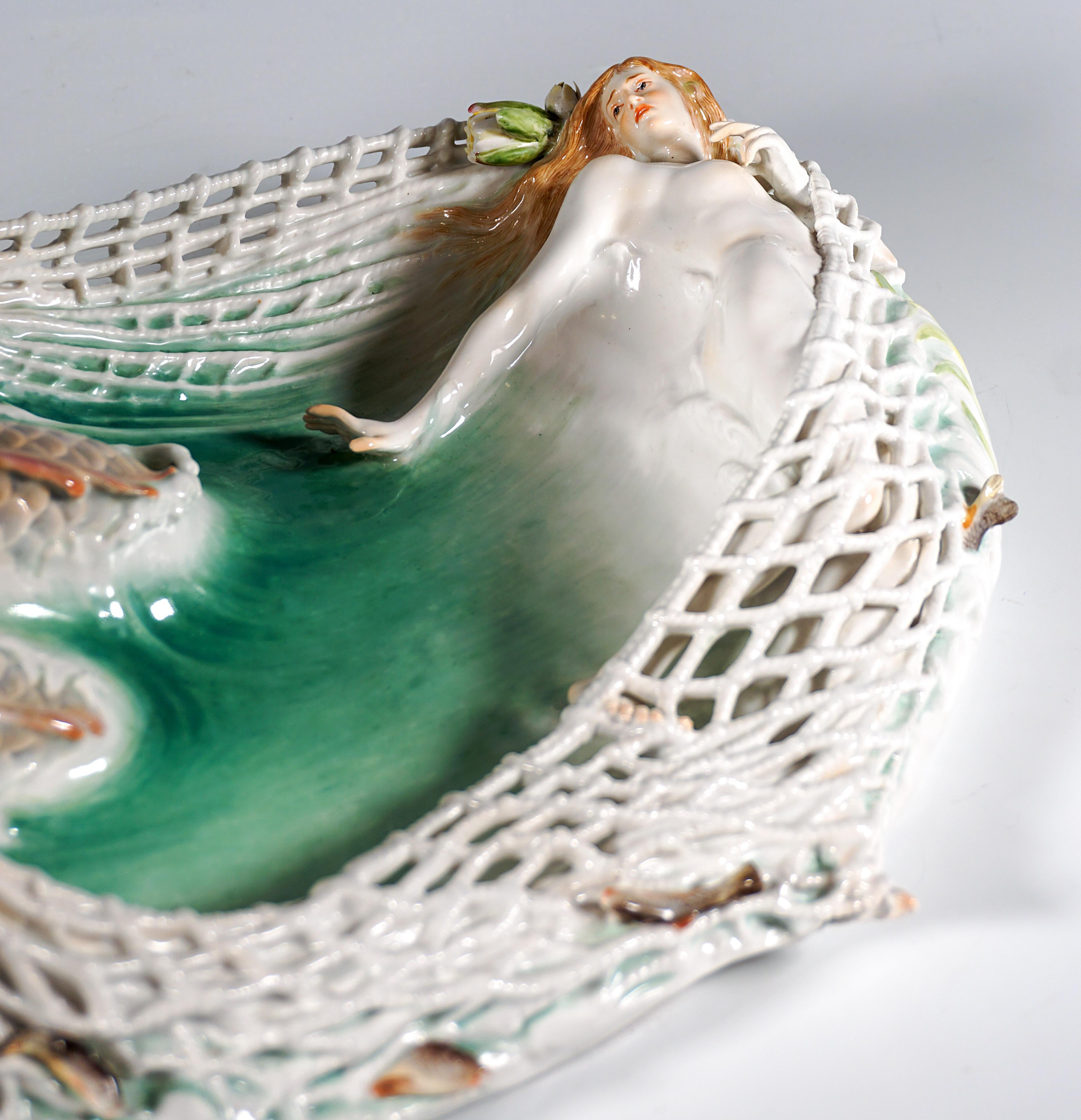 Gruppo Art Nouveau 'Cattura di una ninfa', di Paul Helmig, Meissen Germania, 1902 ca. in vendita 2