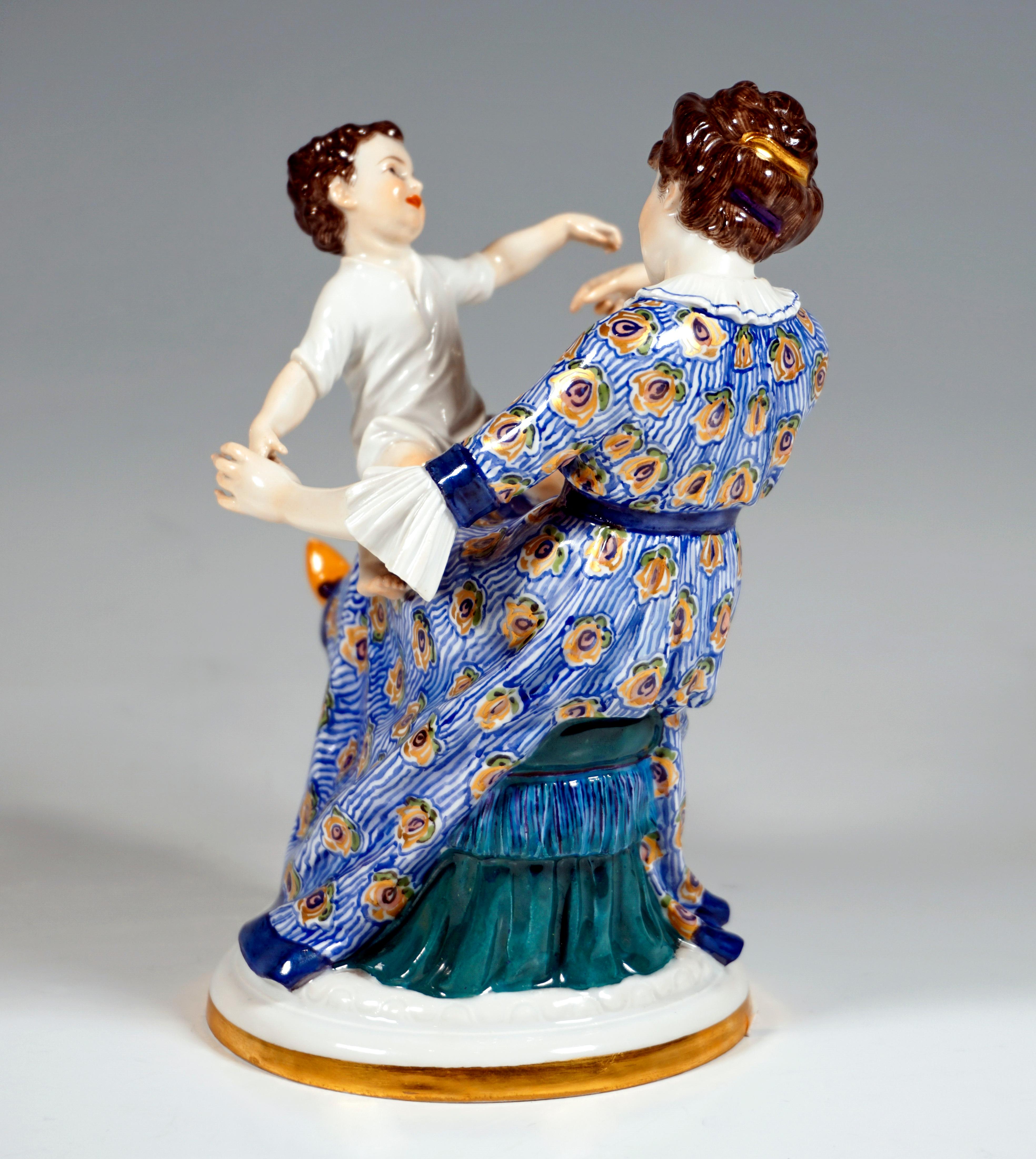 Hand-Crafted Art Nouveau Group 'Mother With Child', by Paul Helmig, Meissen Germany, ca 1912 For Sale