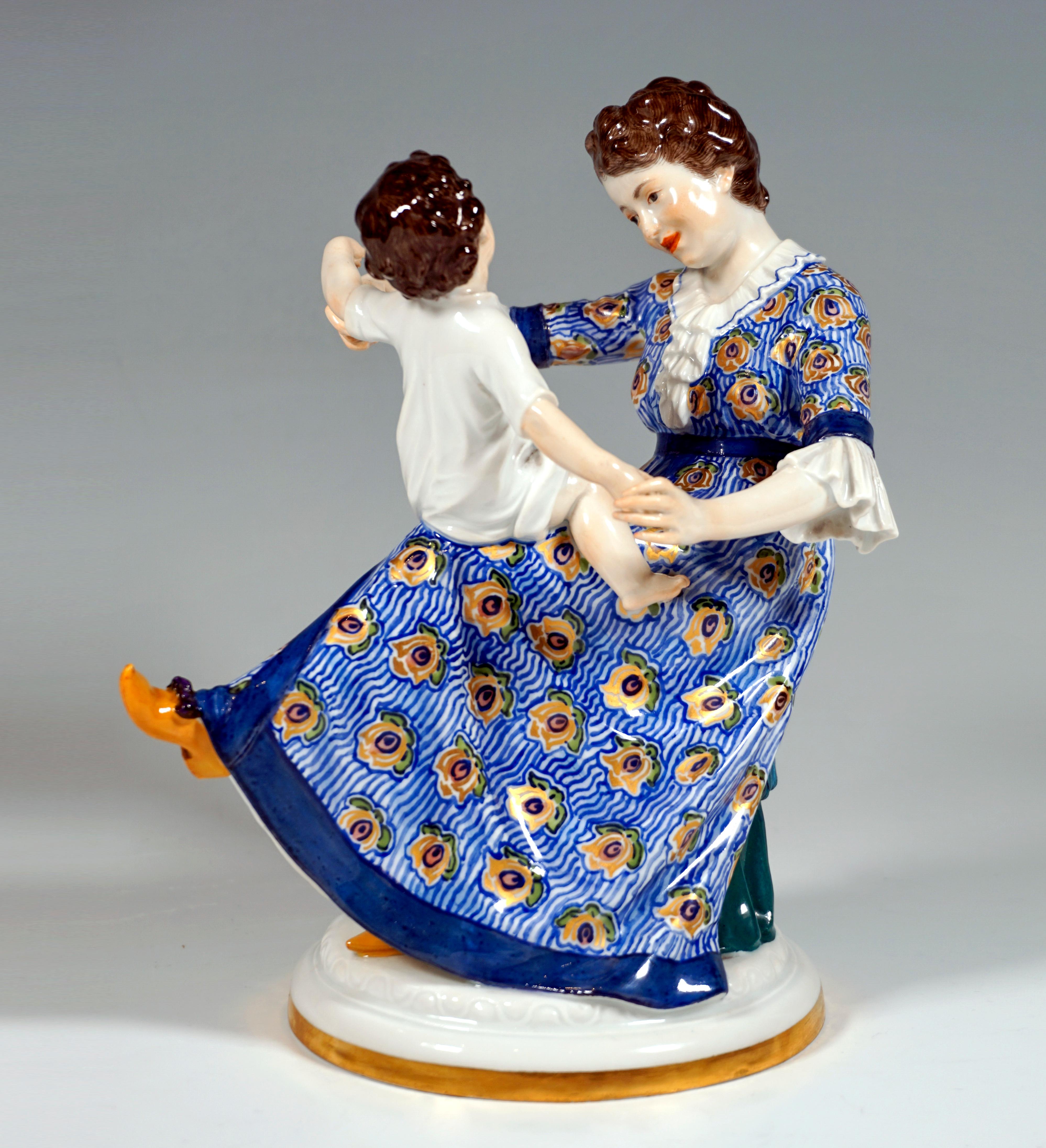 Art Nouveau Group 'Mother With Child', by Paul Helmig, Meissen Germany, ca 1912 In Good Condition For Sale In Vienna, AT