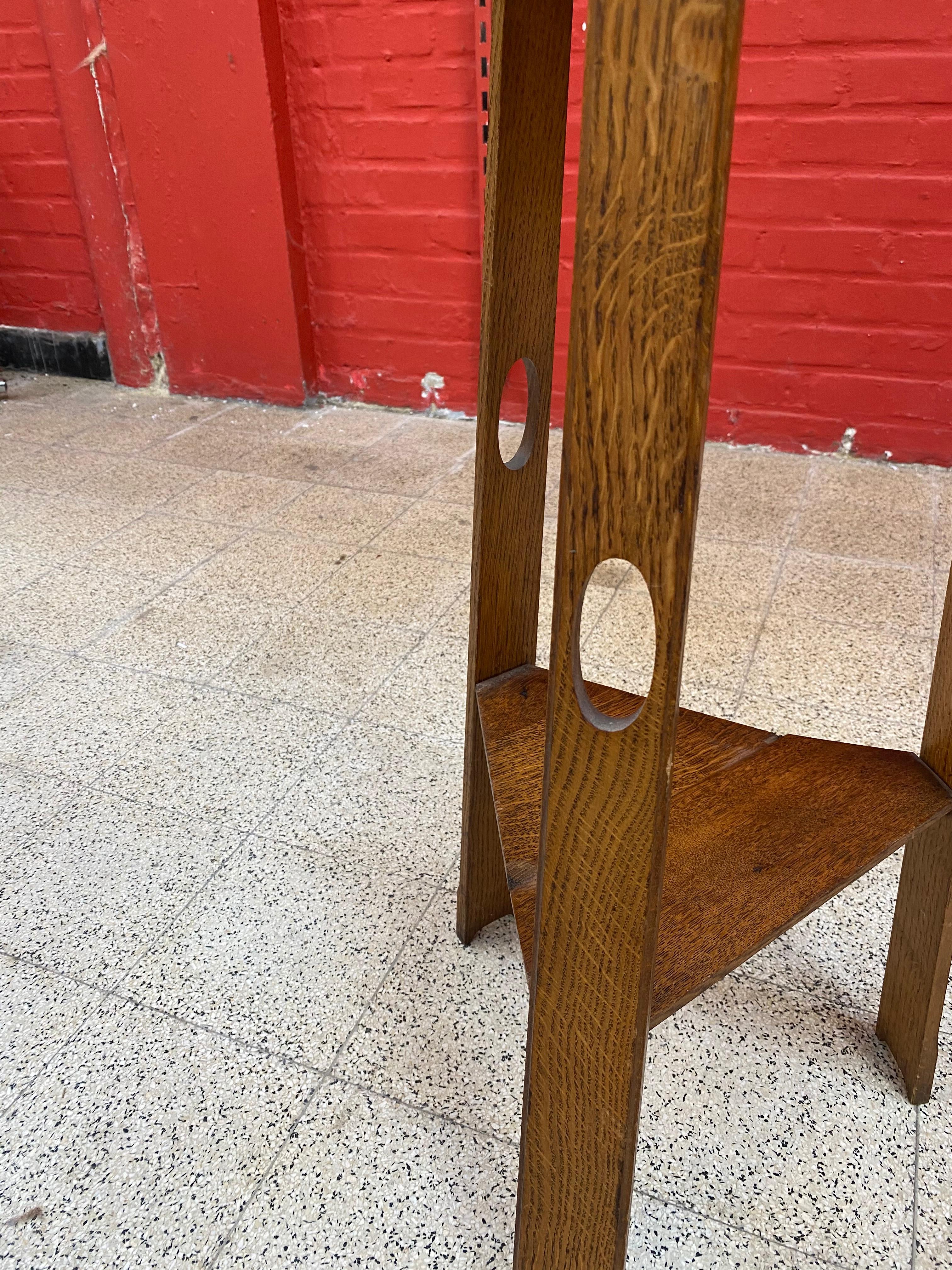 Gueridon Art Nouveau, in Oak e ottone, circa 1900 In condizioni buone in vendita a Saint-Ouen, FR