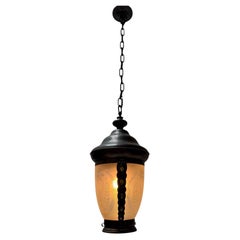 Lampada da salotto in stile Art Nouveau, struttura in ottone patinato, paralume in vetro acidato