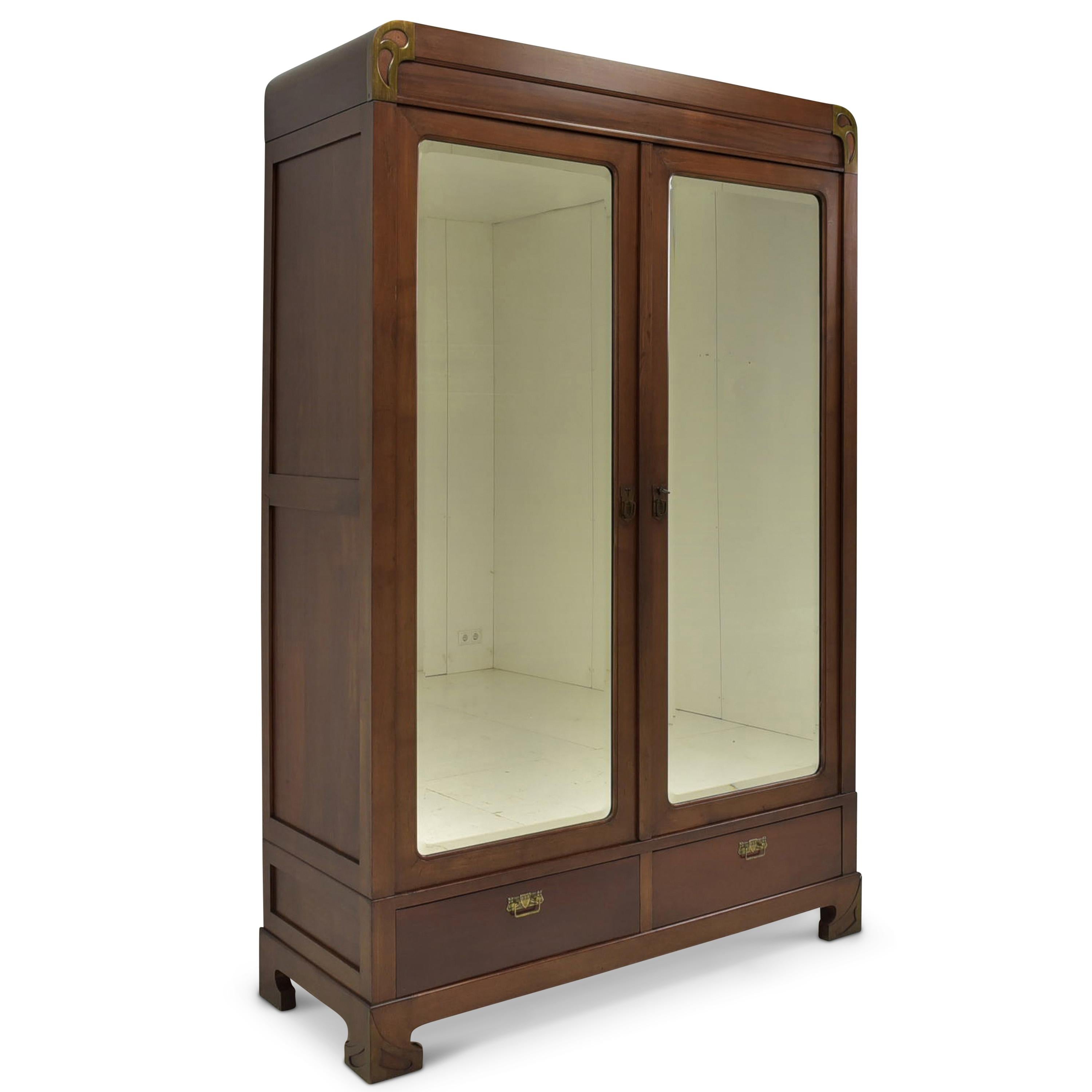 Hallway cabinet restored Art Nouveau around 1920 mahogany cabinet

Features:
Two-door model with clothes rail and two drawers
Very high quality processing
Original bar lock
Original faceted mirrors
Beautiful brass applications
The right