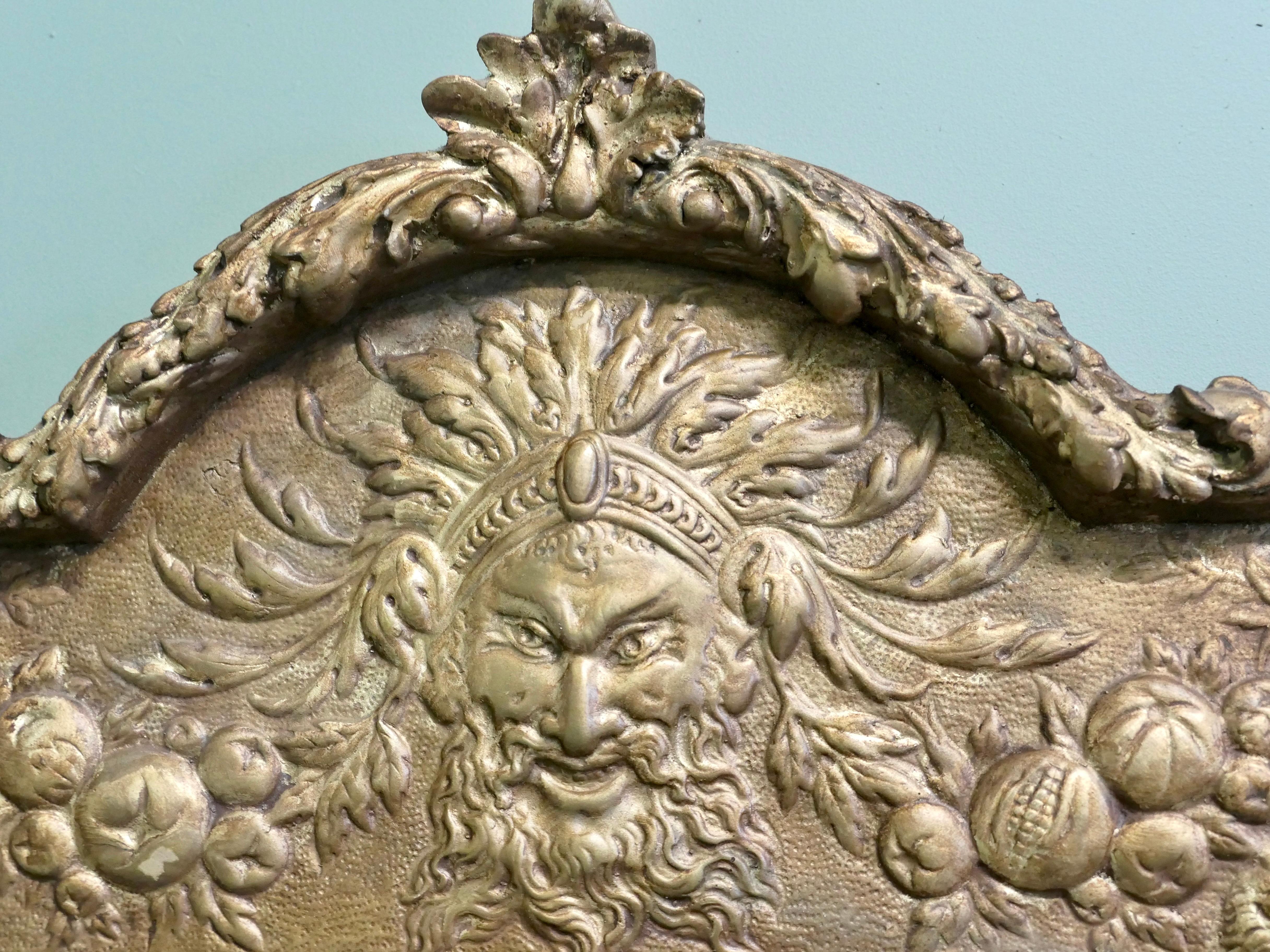 Fin du XIXe siècle Miroir Art Nouveau en laiton battu à la main, Girandole Bacchus et Nymphes en vente