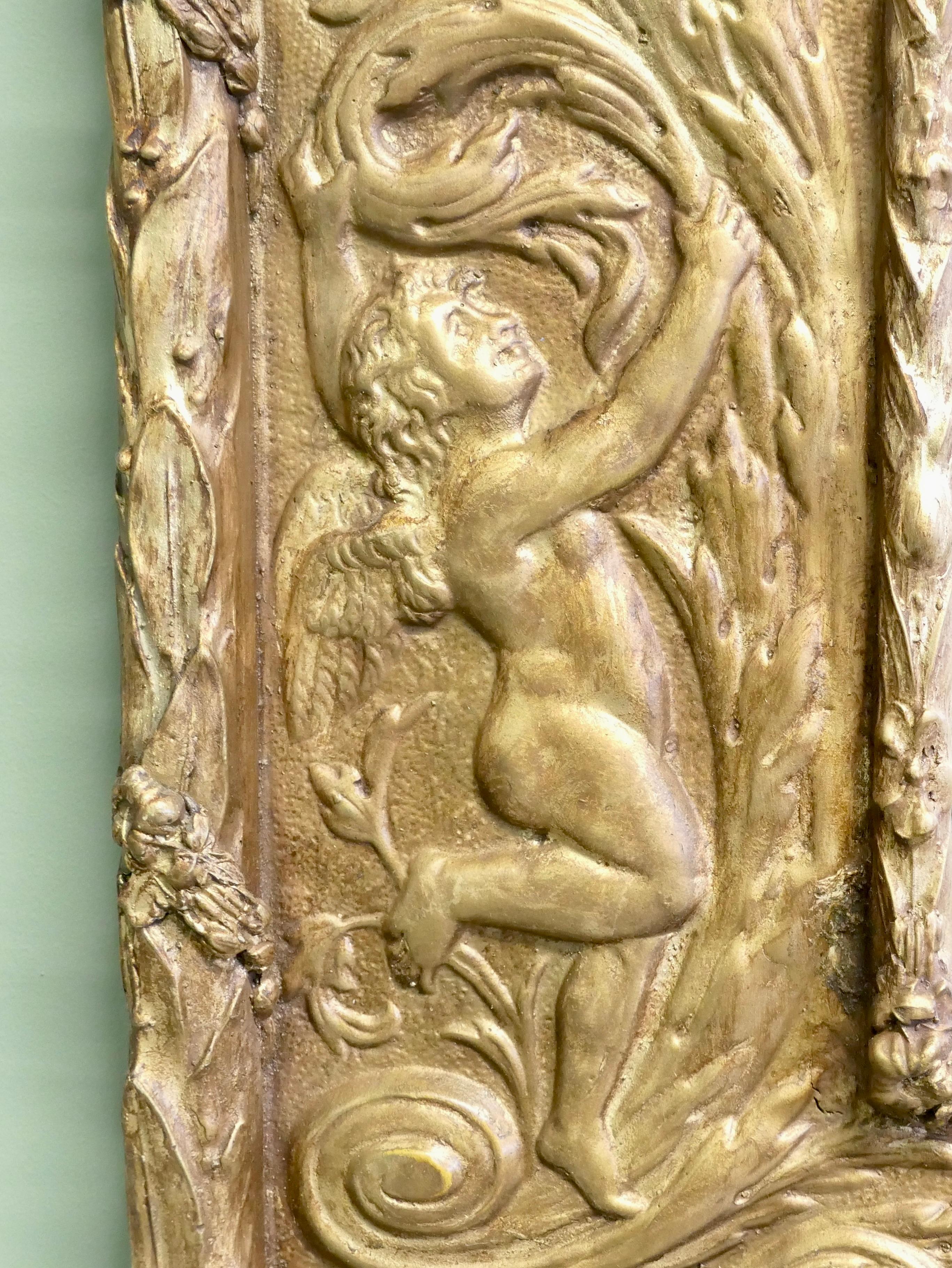 Laiton Miroir Art Nouveau en laiton battu à la main, Girandole Bacchus et Nymphes en vente