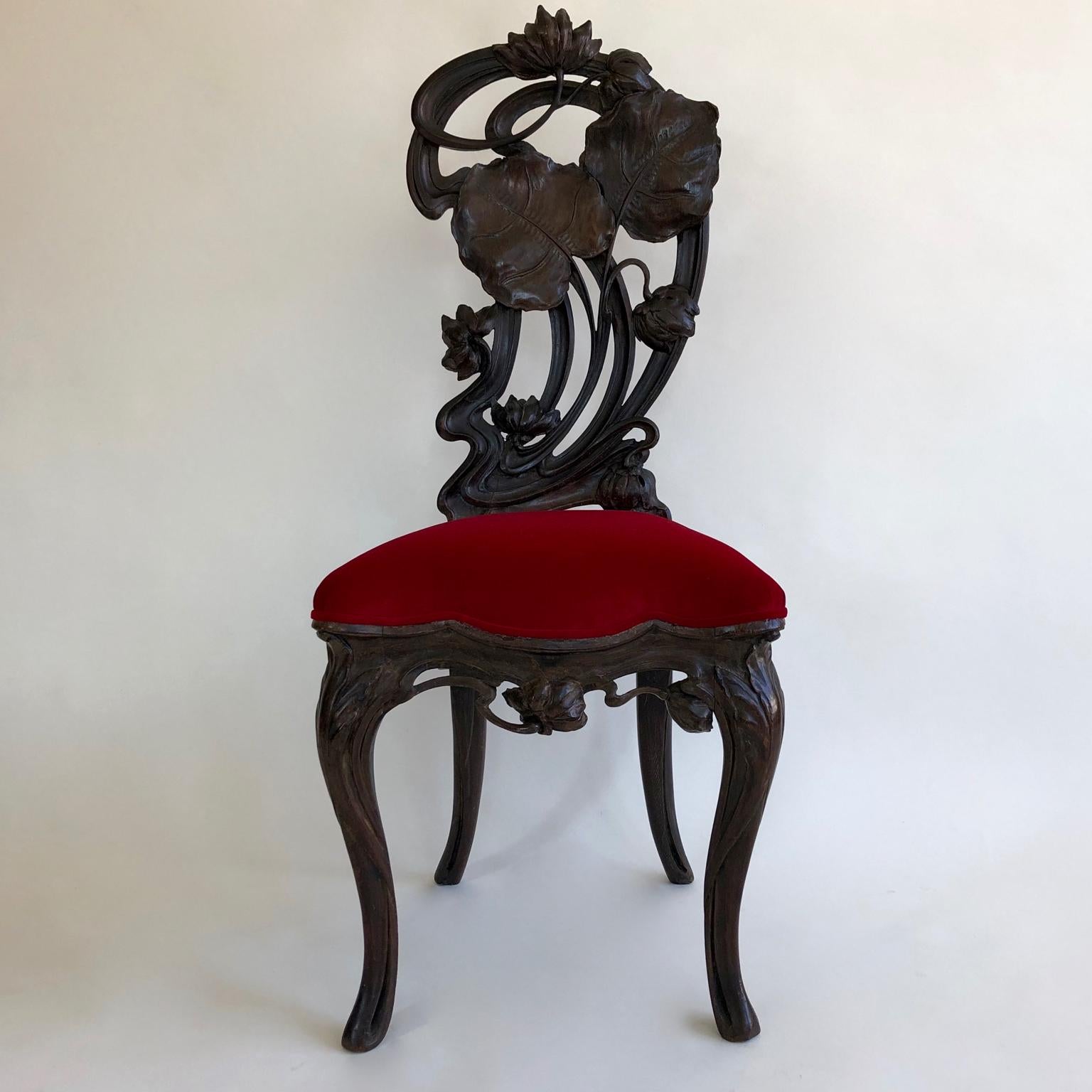 Art Nouveau Hand Carved Wooden Hall Chair with a Red Velvet Seat, circa 1900 1