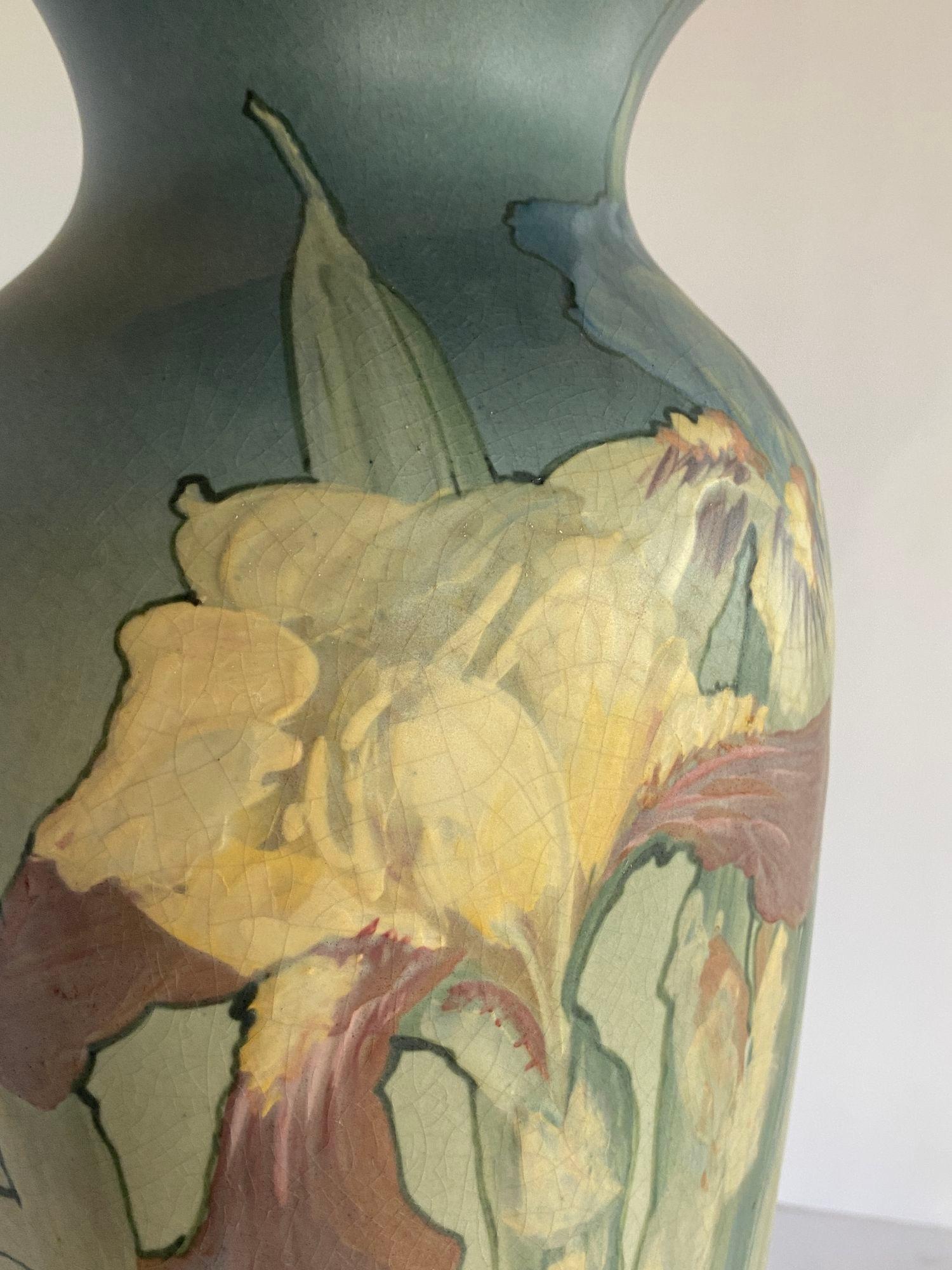 Vase d'art nouveau peint à la main par Weller Pottery en vente 4