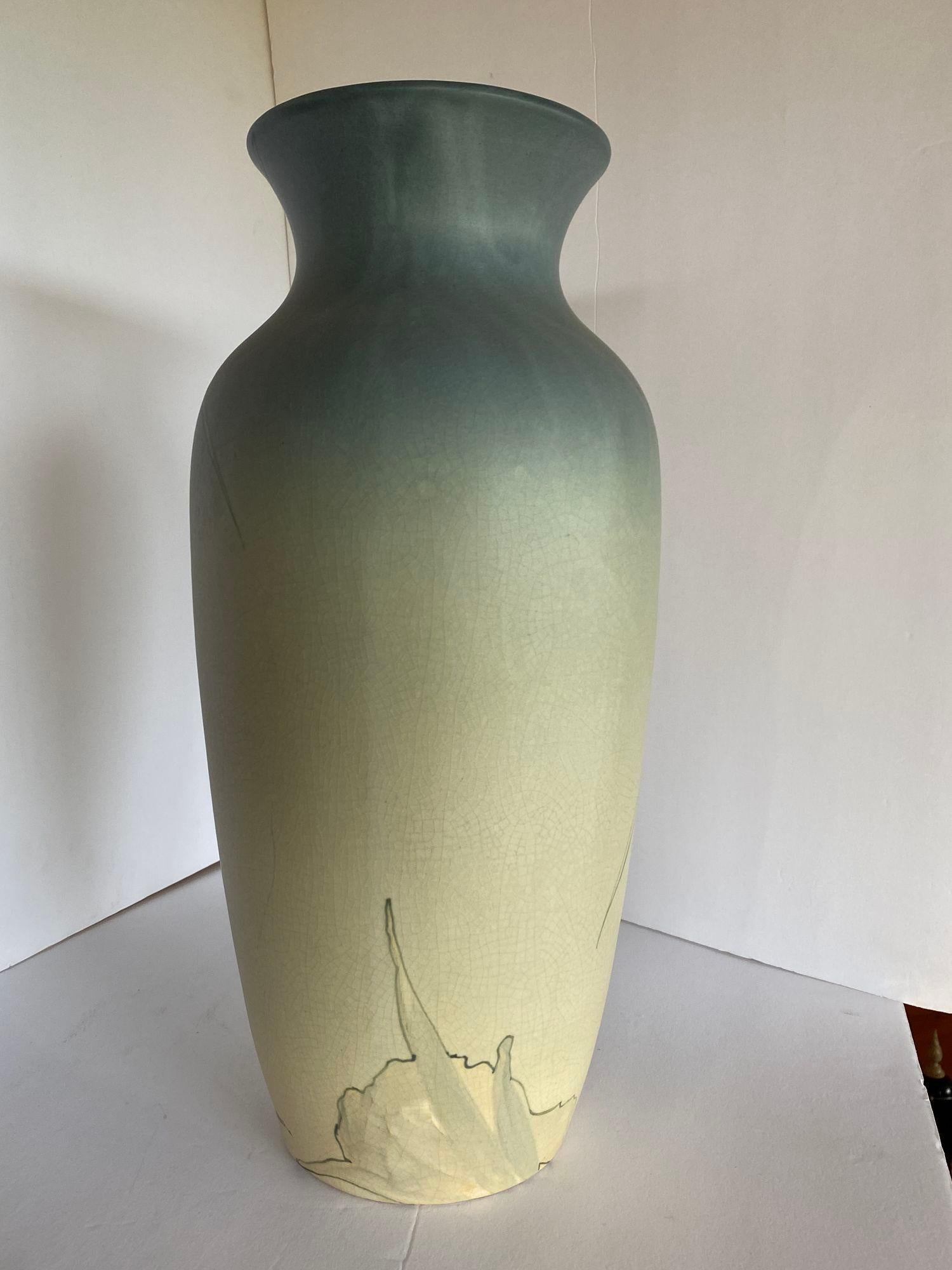 Vase d'art nouveau peint à la main par Weller Pottery en vente 1