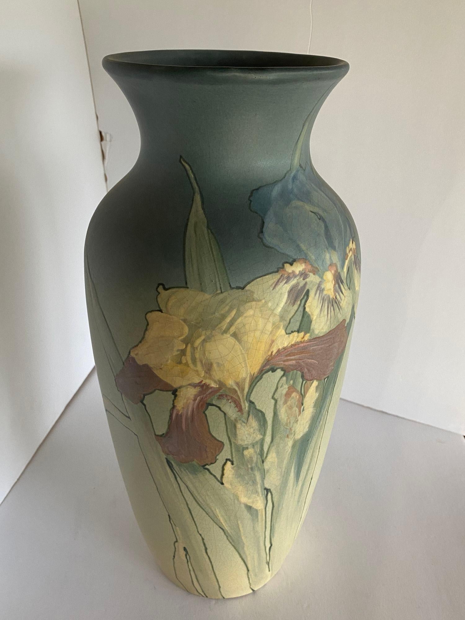 Vase d'art nouveau peint à la main par Weller Pottery en vente 2
