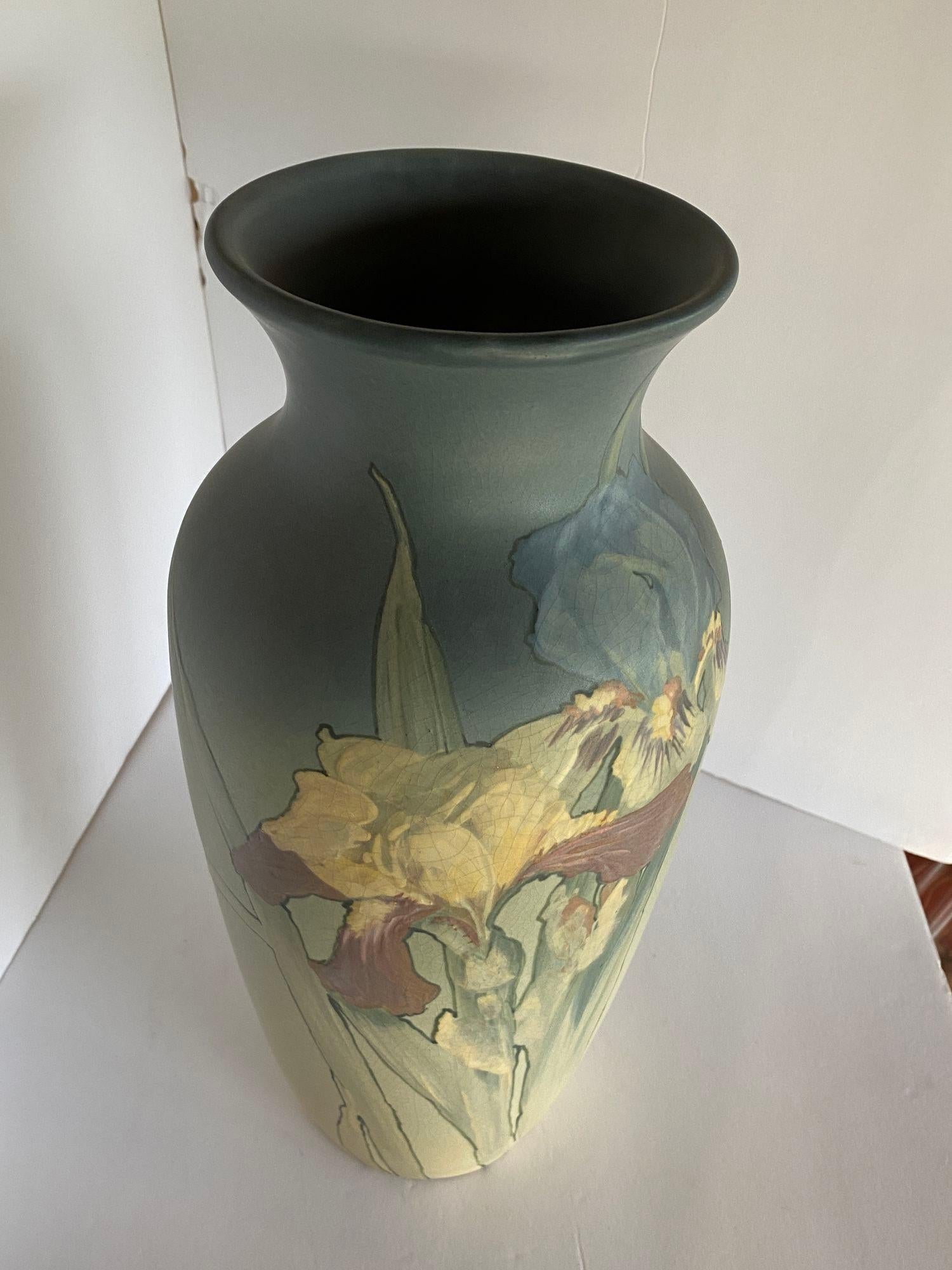 Vase d'art nouveau peint à la main par Weller Pottery en vente 3