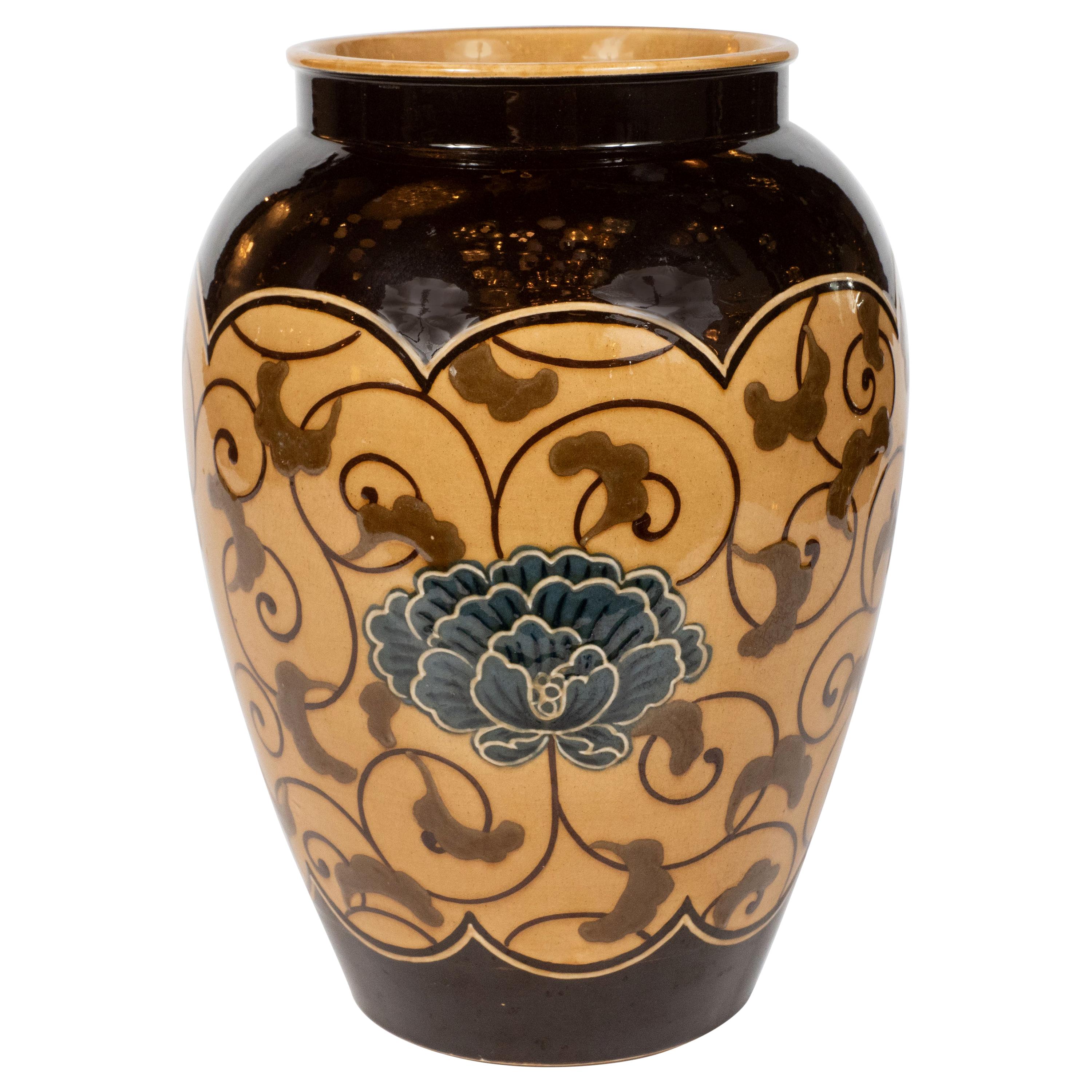 Handbemalte Wedgewood-Vase aus Wedgewood im Jugendstil mit Blumenmuster im Angebot
