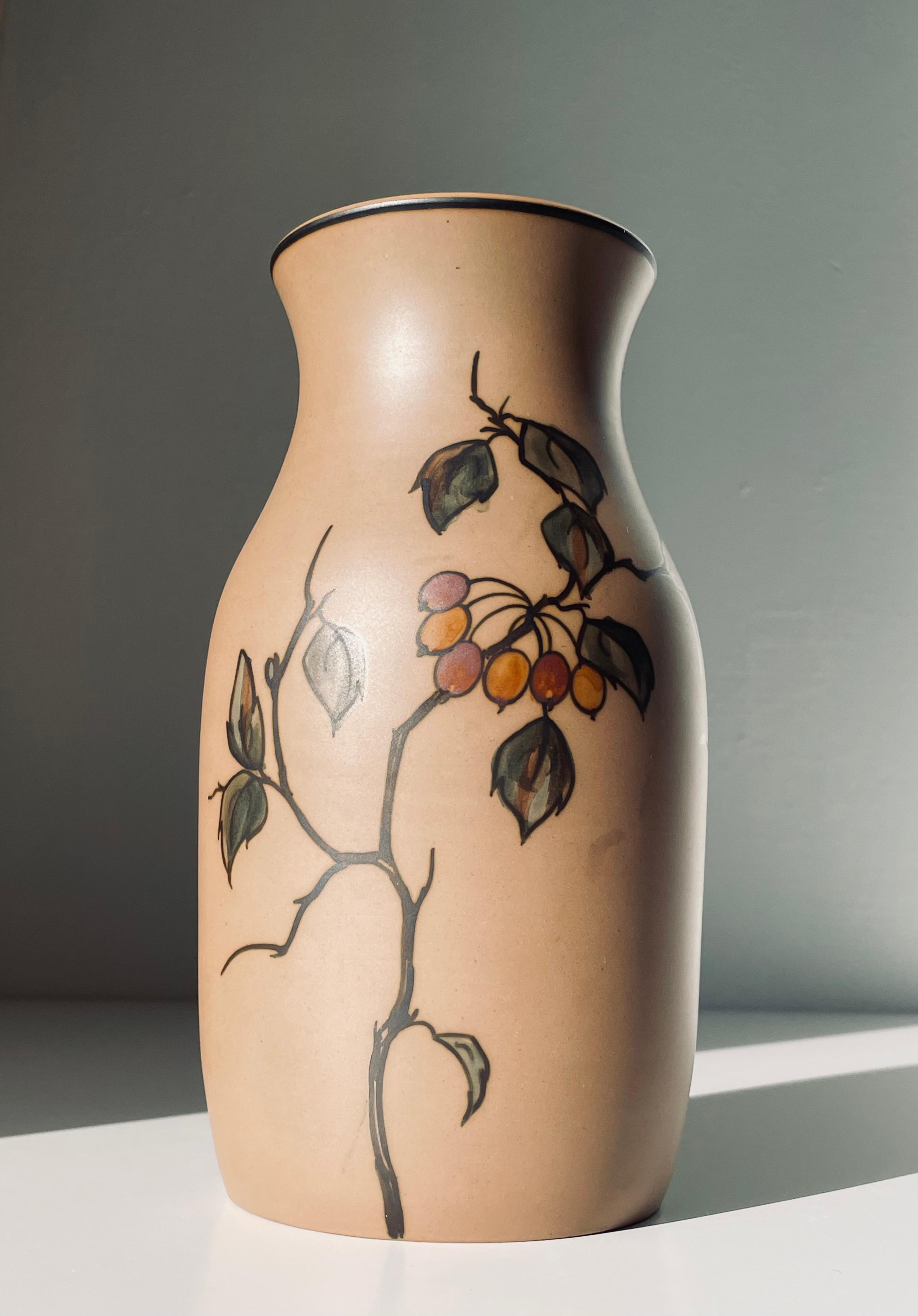 Vase Art nouveau danois peint à la main Hjorth, années 1940 en vente 3