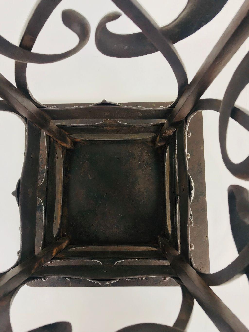 Acier Table Hermann Obrist Art Nouveau en fer forgé et acier, façon poignet