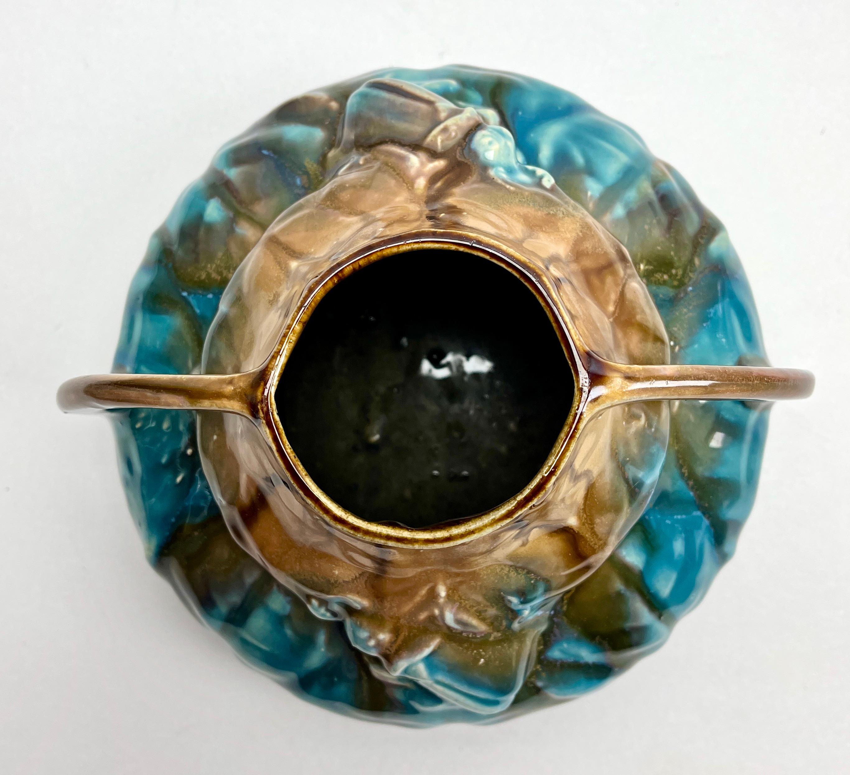 Art nouveau Jardinière Art Nouveau faite et émaillée à la main, avec un scarabée en vente