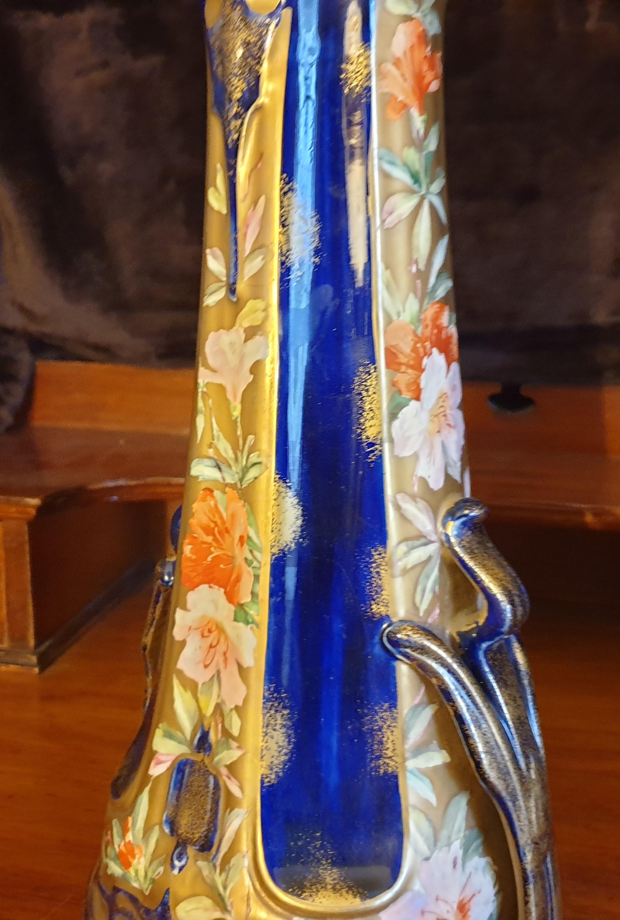 English Art Nouveau 19th Century Hand Painted Floral Pierced Gilded Vases  For Sale 9