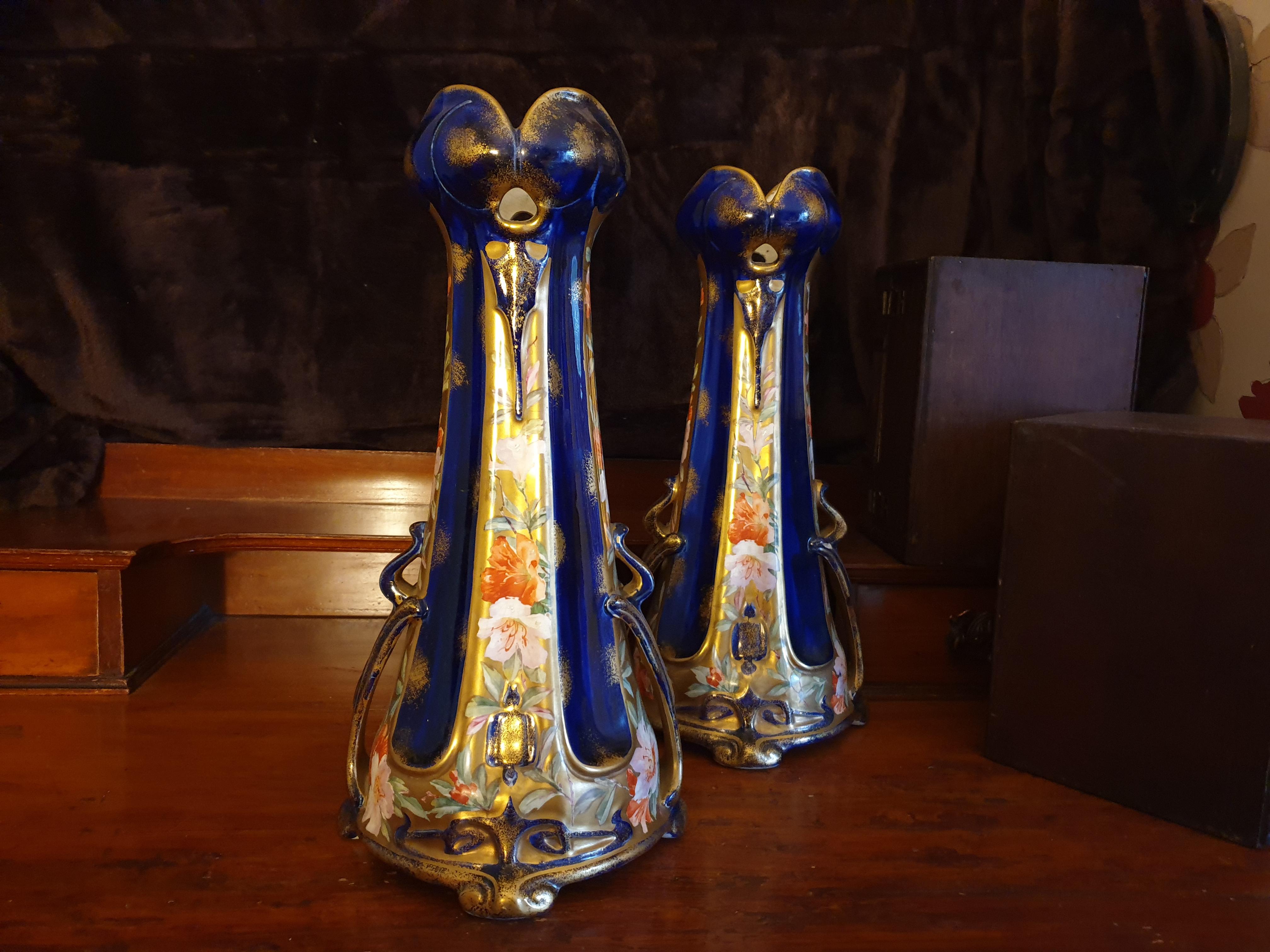 British English Art Nouveau 19th Century Hand Painted Floral Pierced Gilded Vases  For Sale