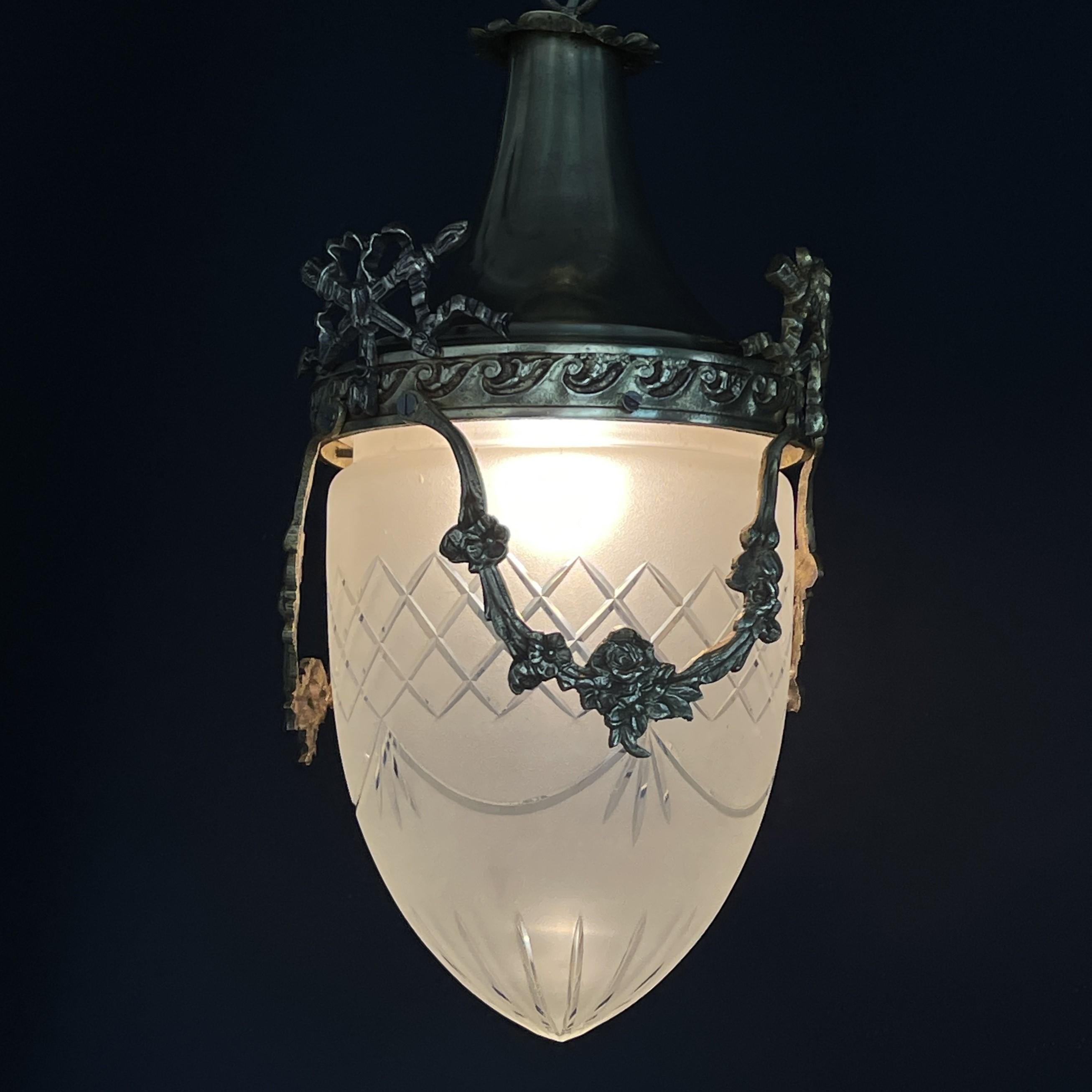 Français Lampe suspendue Art Nouveau en bronze, en forme de goutte d'eau, années 1900 en vente