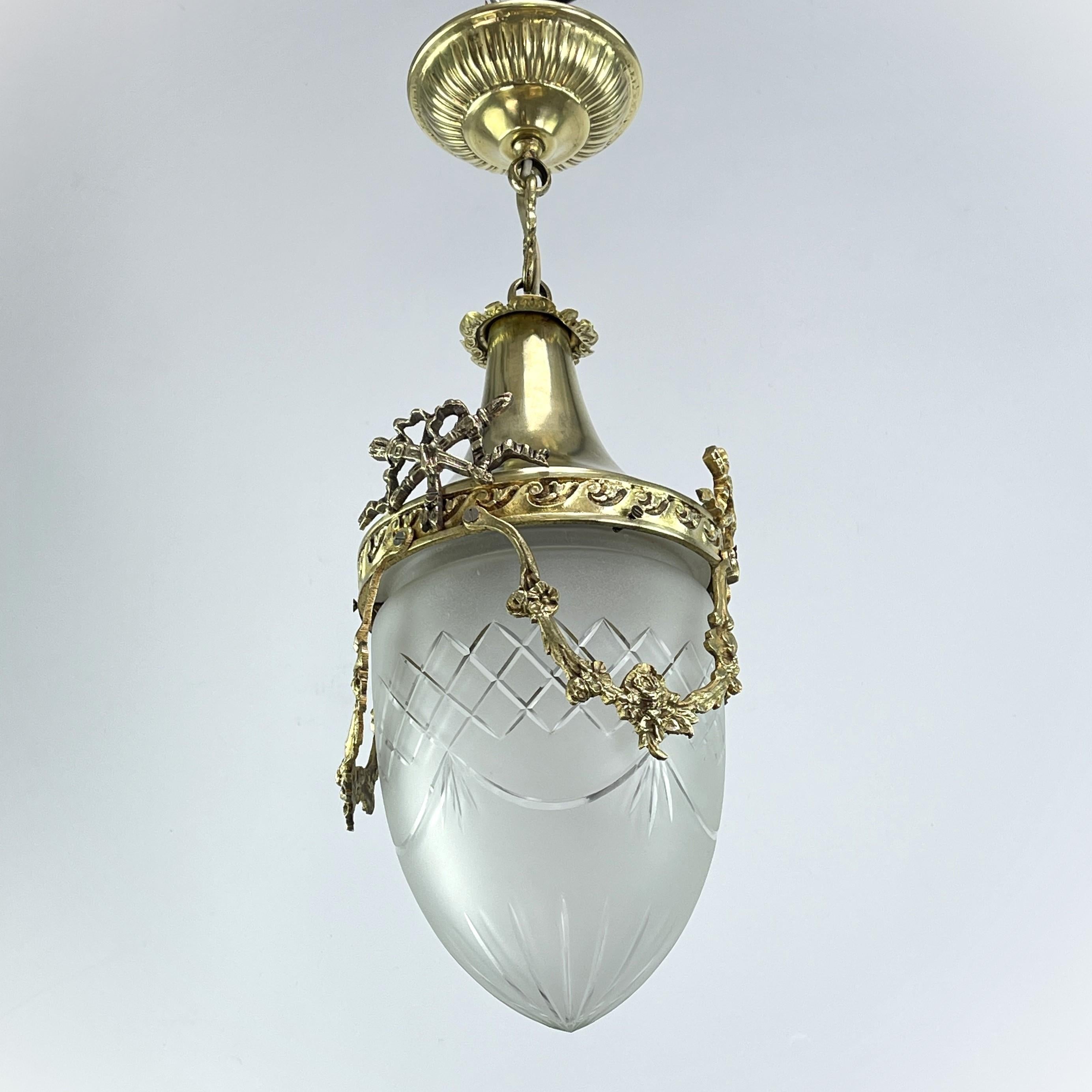 Laiton Lampe suspendue Art Nouveau en bronze, en forme de goutte d'eau, années 1900 en vente