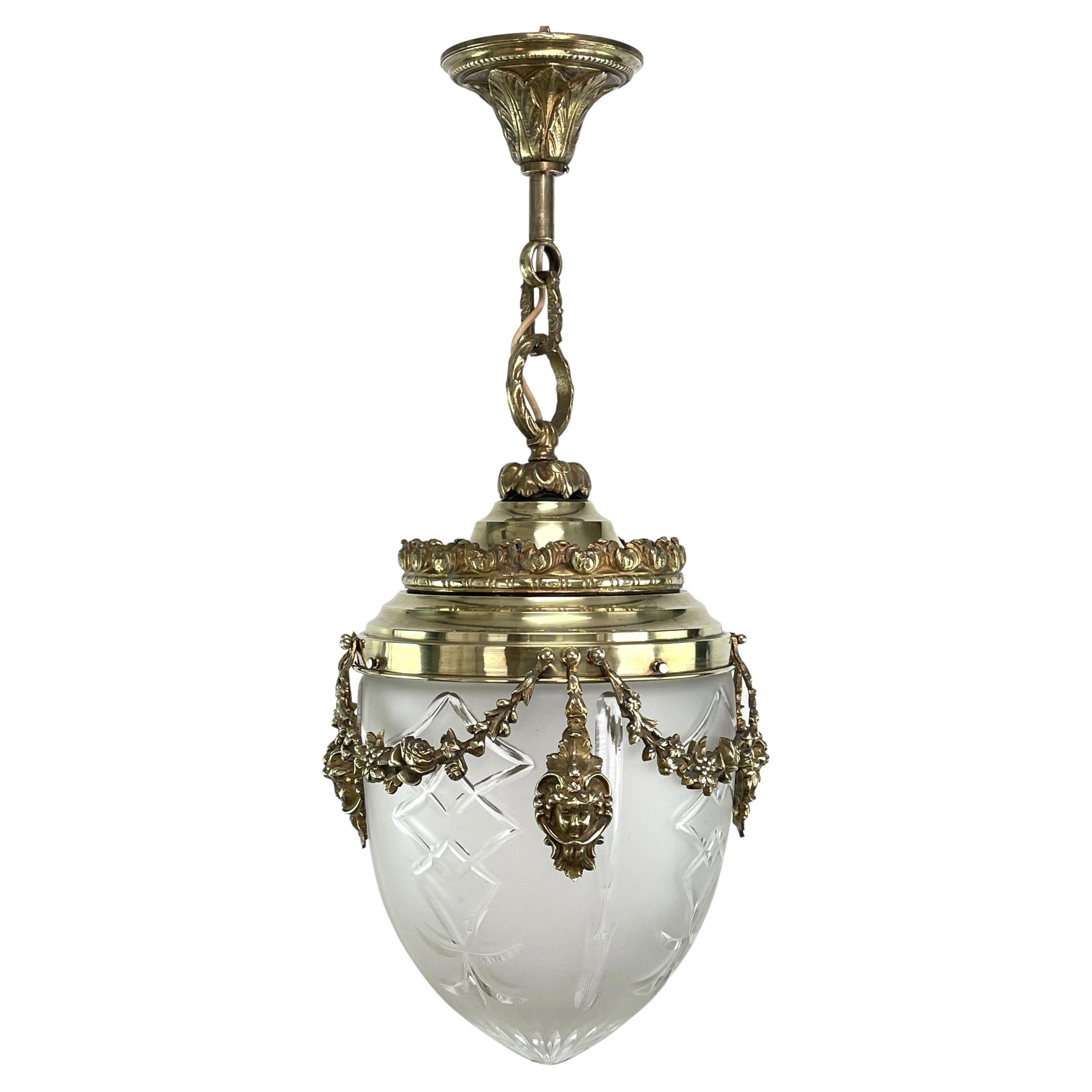 Beautiful view of Art Deco Hulu Hung Nova Lamp