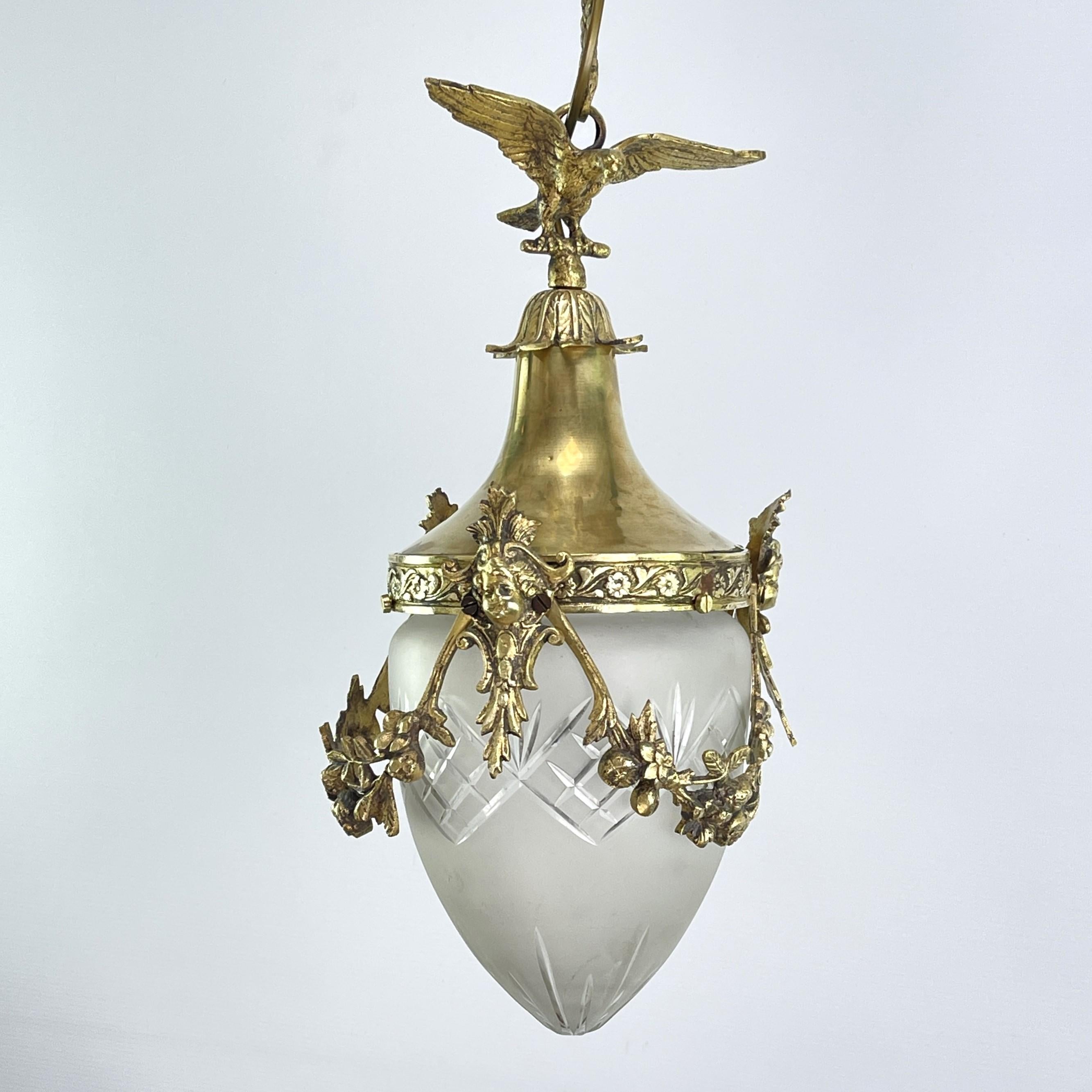 Art Nouveau bronze ceiling lamp with eagle

The Art Nouveau bronze ceiling lamp is an exquisite and artistic addition to any room.
The lamp is made of high-quality bronze and brass that has been carefully worked to create a smooth and shiny surface.