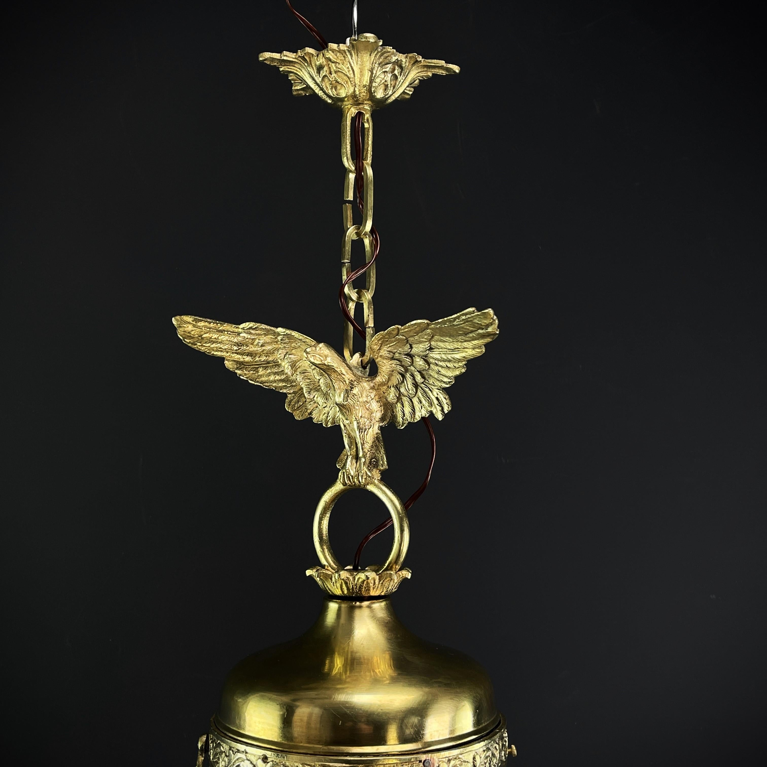 Français Lampe suspendue Art Nouveau avec aigle, en forme de goutte d'eau, années 1900 en vente