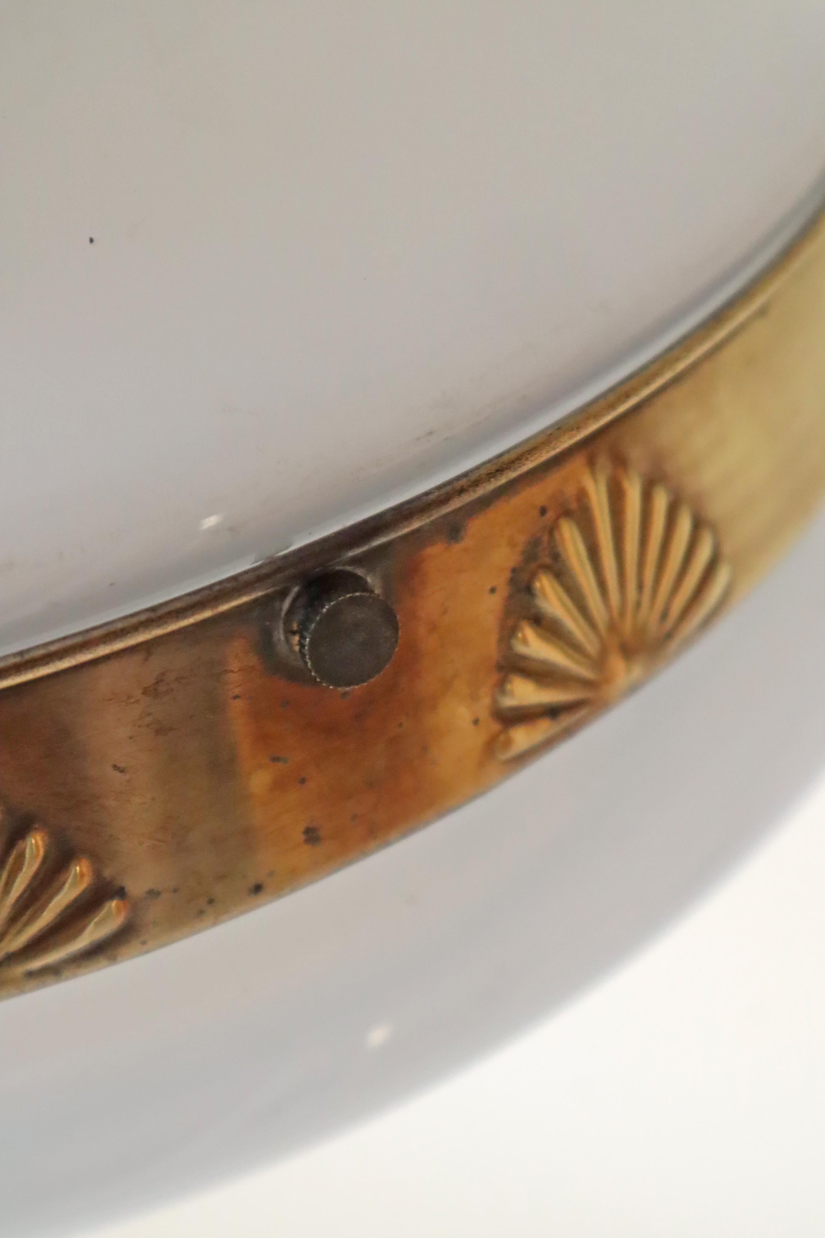 Lámpara colgante Art Nouveau de vidrio blanco y latón, Alemania 1920 en venta 4