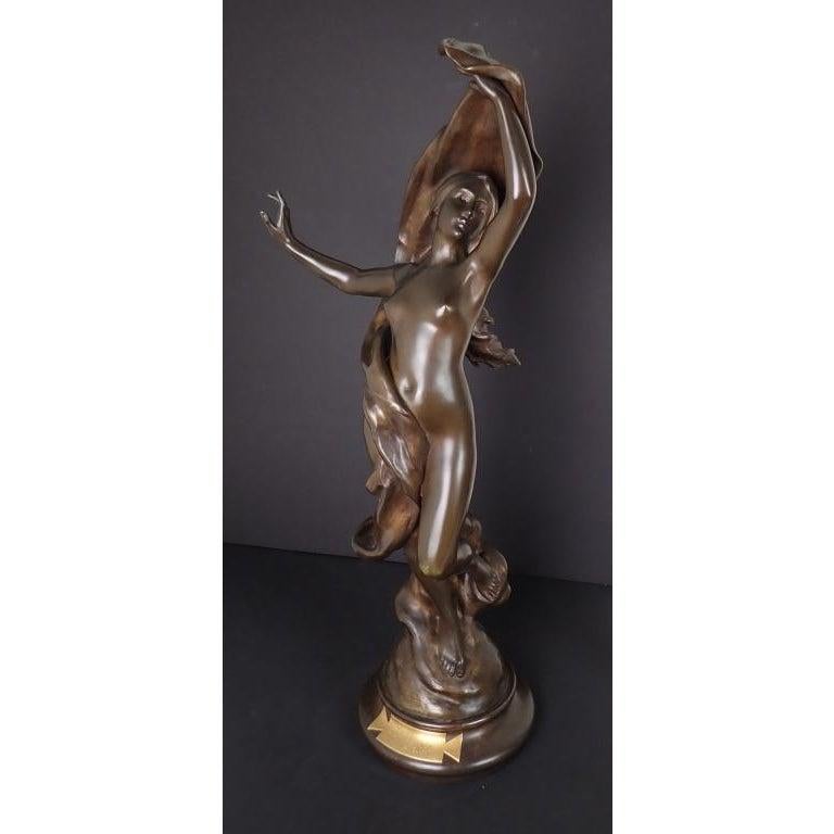 statue art nouveau