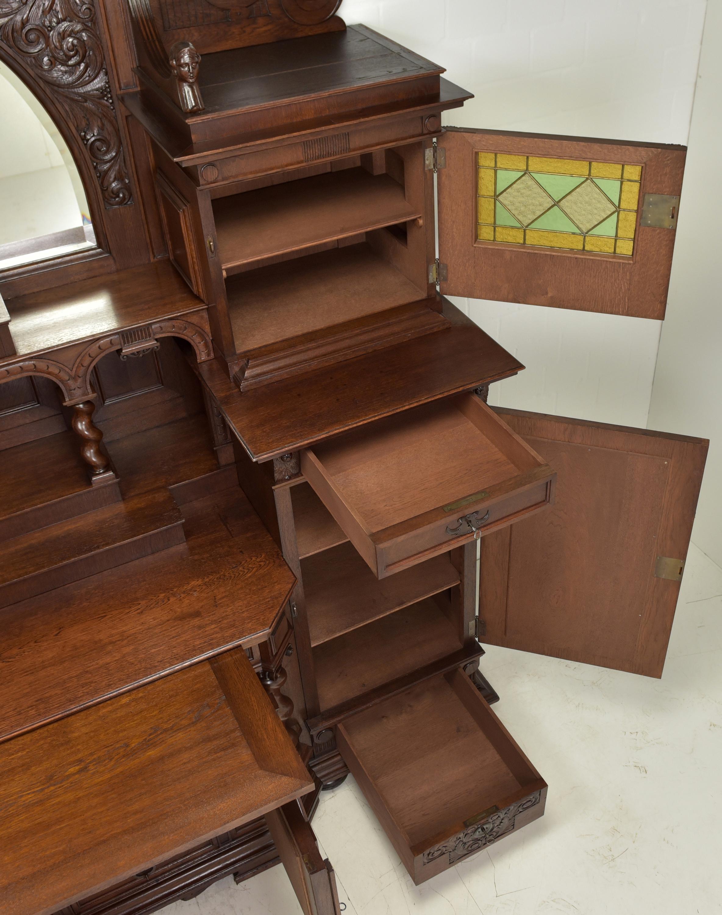 Mobile buffet / credenza in stile Art Nouveau Historicism XXL in Oak, 1920 in vendita 1