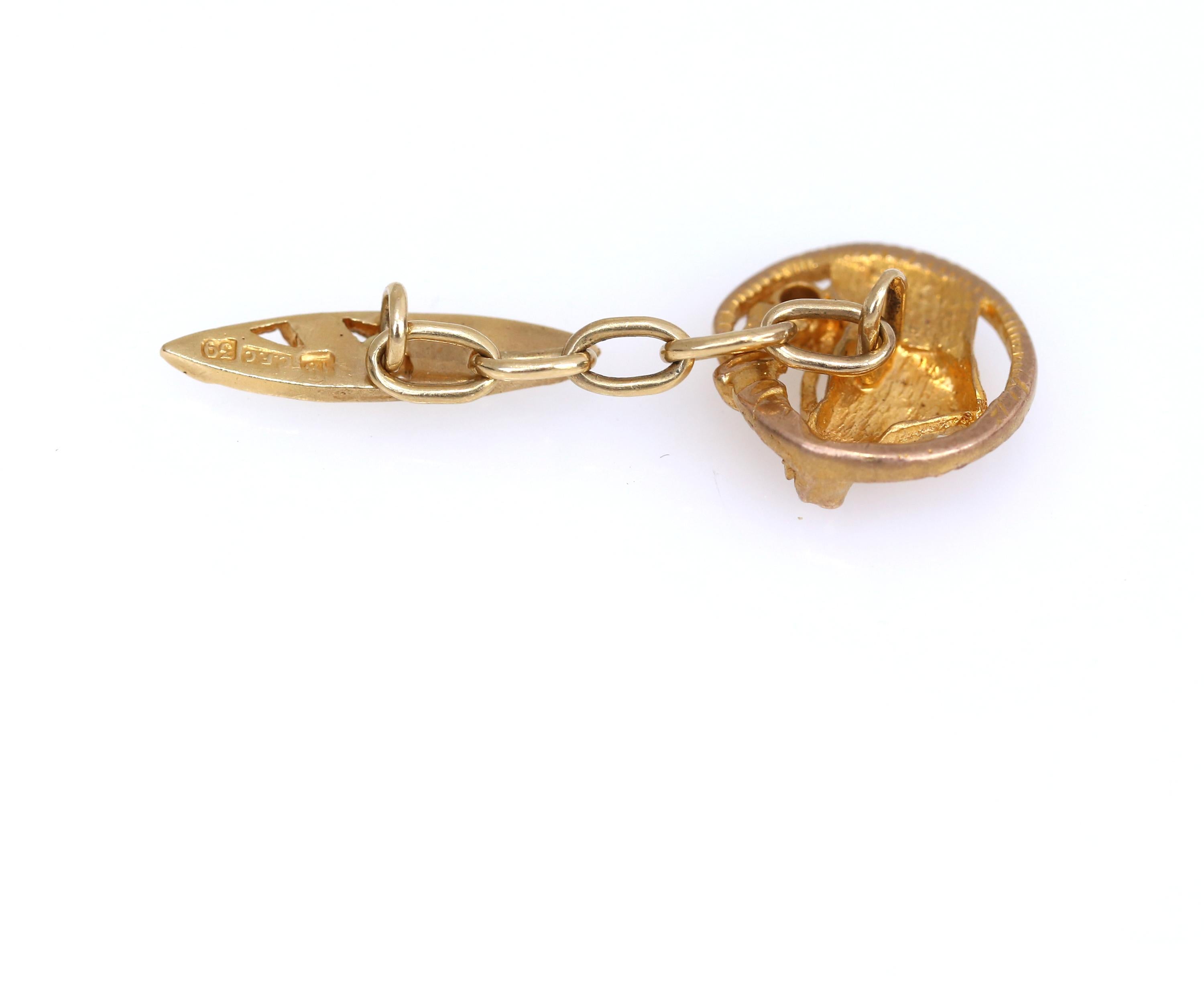 Gemelli a forma di cavallo in stile Art Nouveau con diamante in oro giallo 18 K., 1910 In condizioni buone in vendita a Herzelia, Tel Aviv