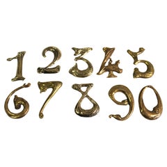 Numeri civici Art Nouveau in bronzo realizzati su disegno di Hector Guimard
