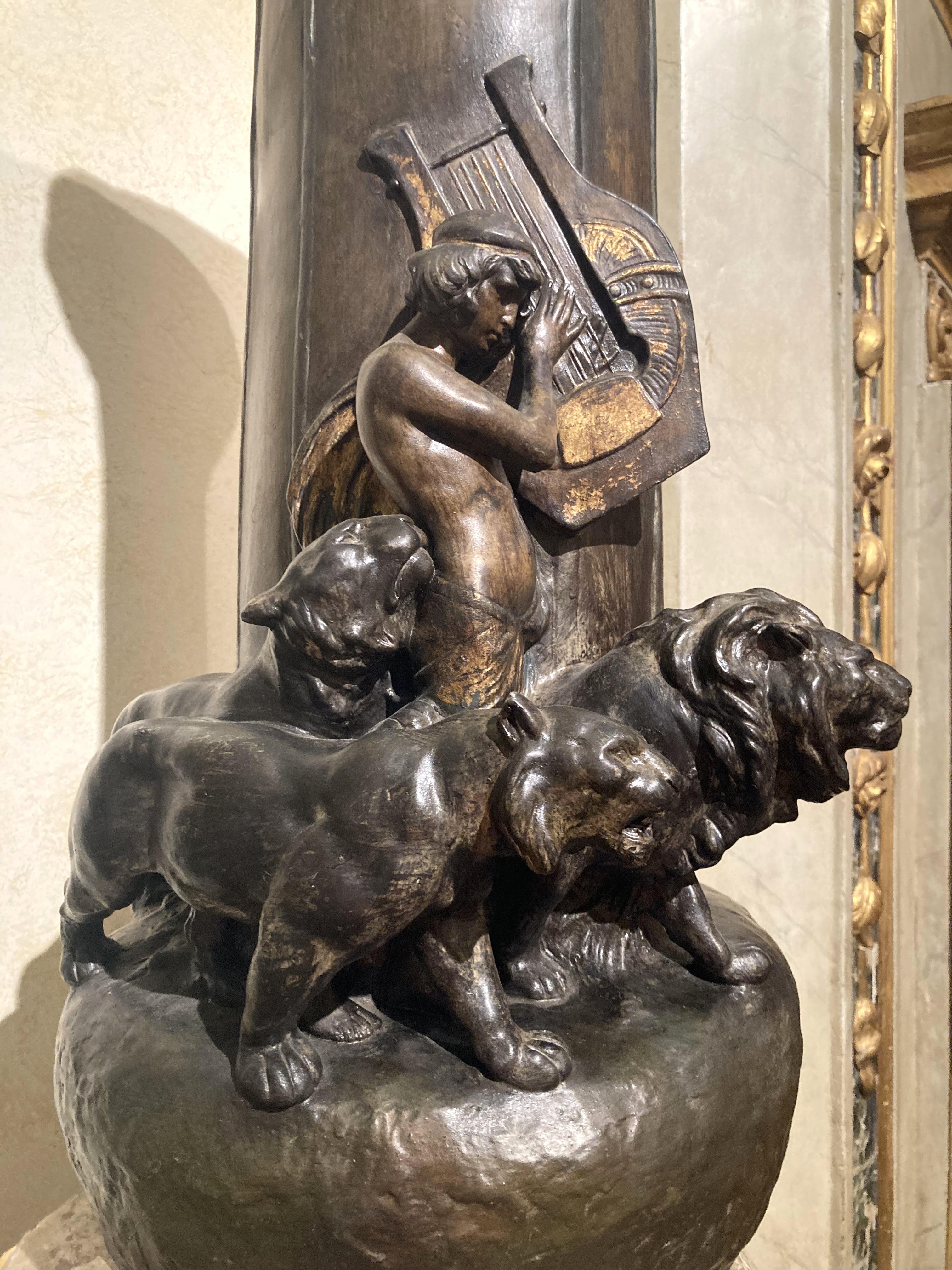 Grand vase en terre cuite peint à la main Art Nouveau de Vienne Orphée avec lions en vente 7