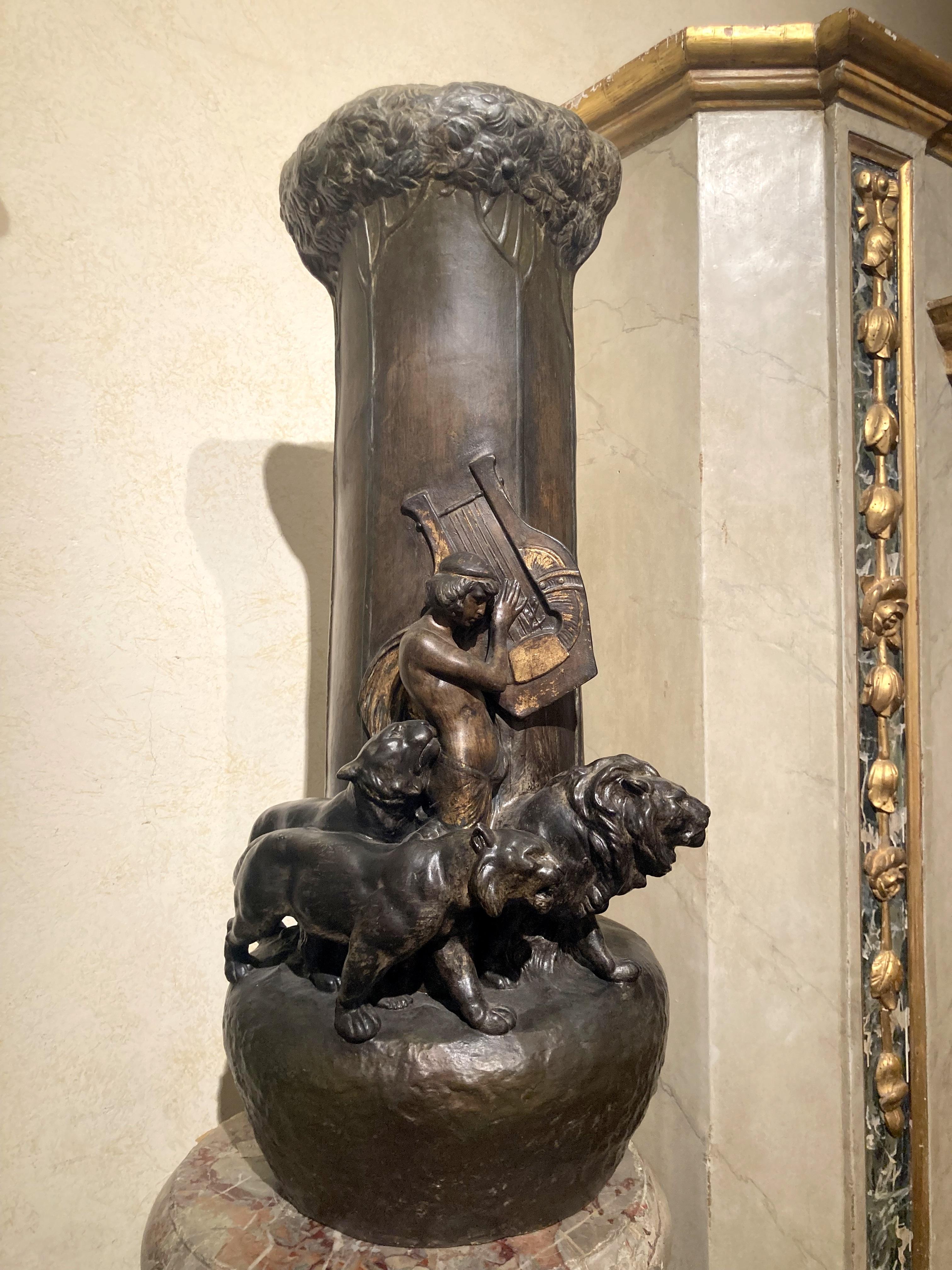Terre cuite Grand vase en terre cuite peint à la main Art Nouveau de Vienne Orphée avec lions en vente