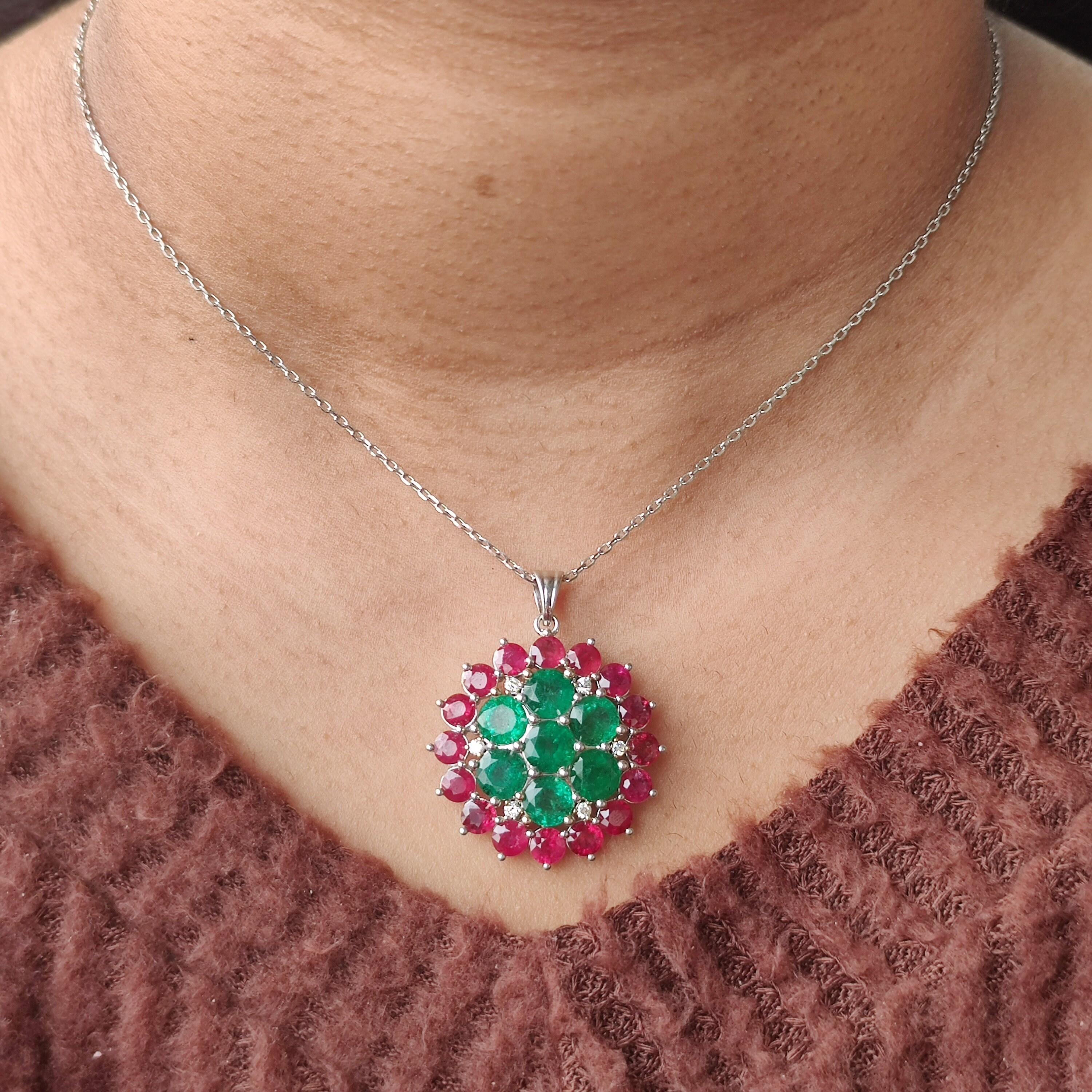 7.41 Ct Emerald, 6.94 Ct Ruby & 0.2 Ct Diamond studded Statement Pendant For Sale 5