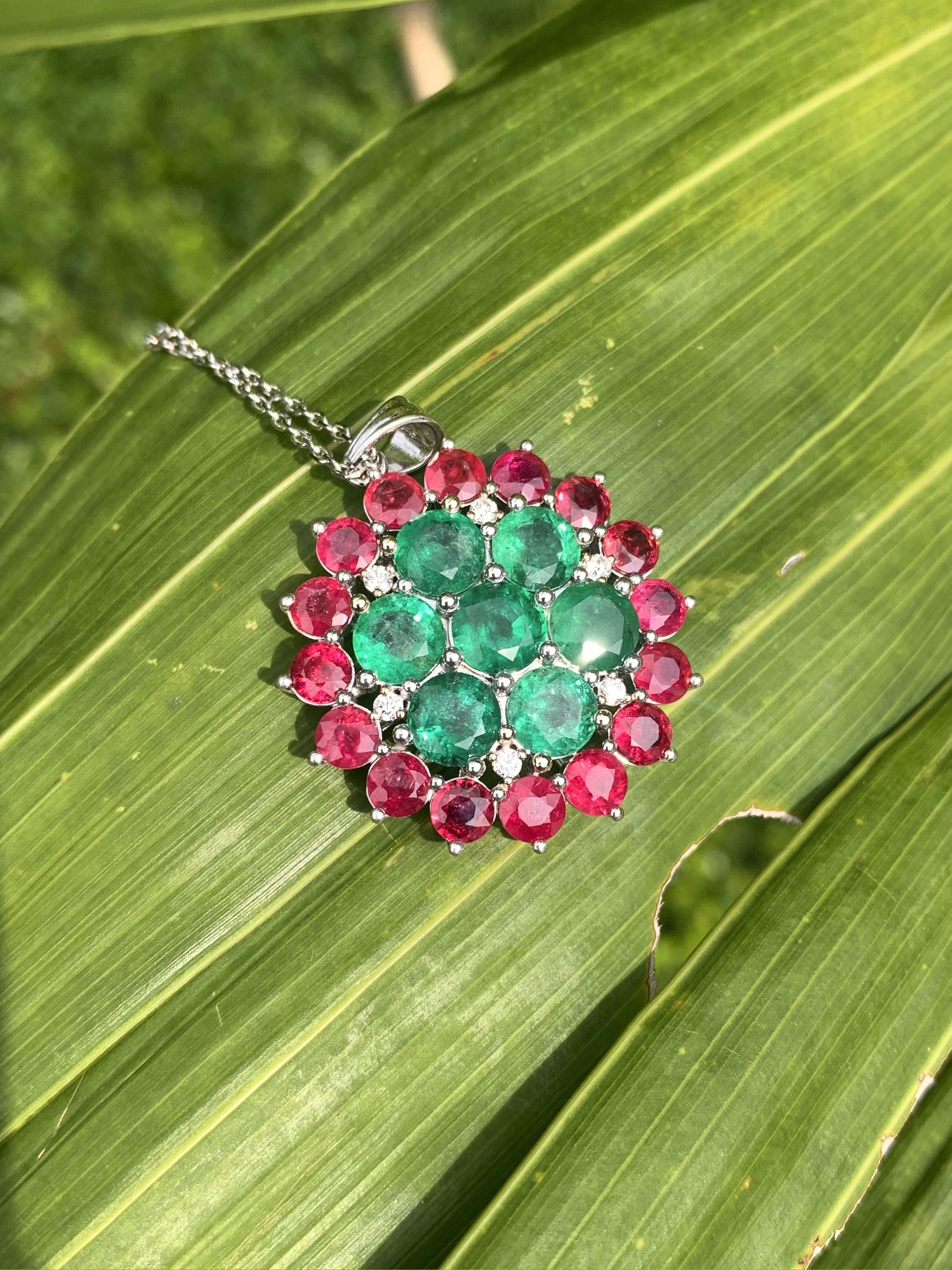 7.41 Ct Emerald, 6.94 Ct Ruby & 0.2 Ct Diamond studded Statement Pendant For Sale 3
