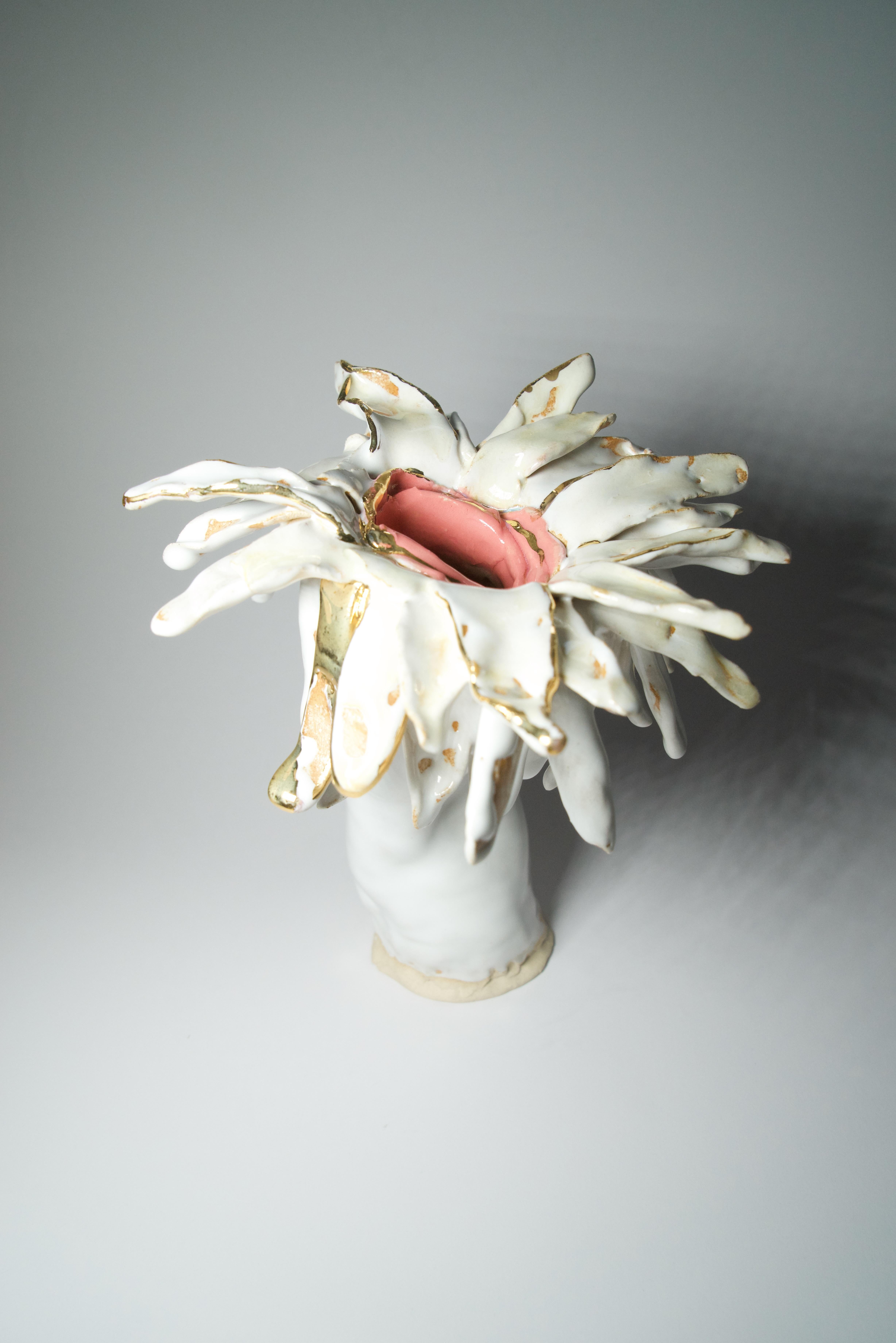 Vaso in gres bianco floreale di ispirazione Art Nouveau dell'artista designer Hania Jneid in vendita 7