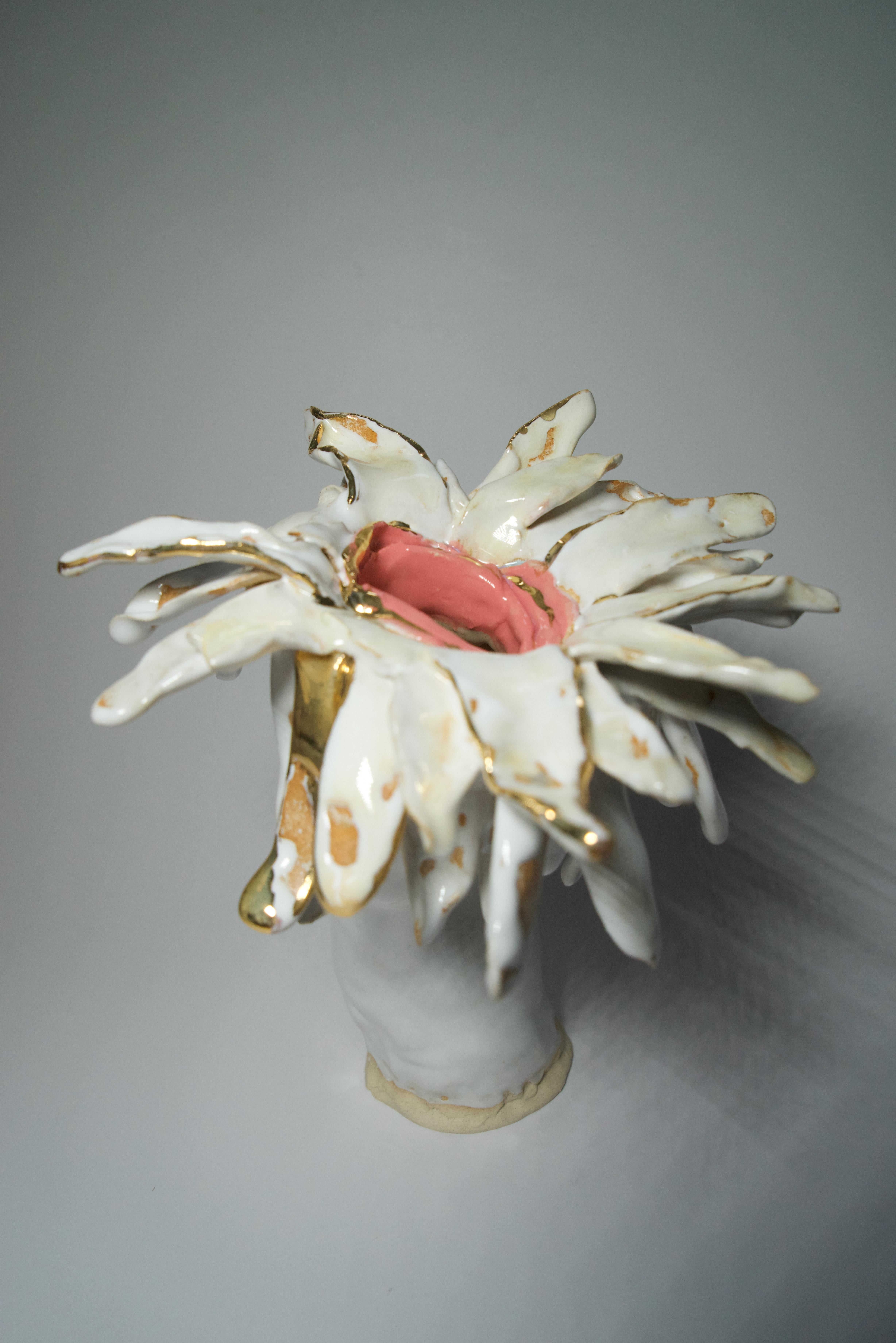 Vaso in gres bianco floreale di ispirazione Art Nouveau dell'artista designer Hania Jneid in vendita 8