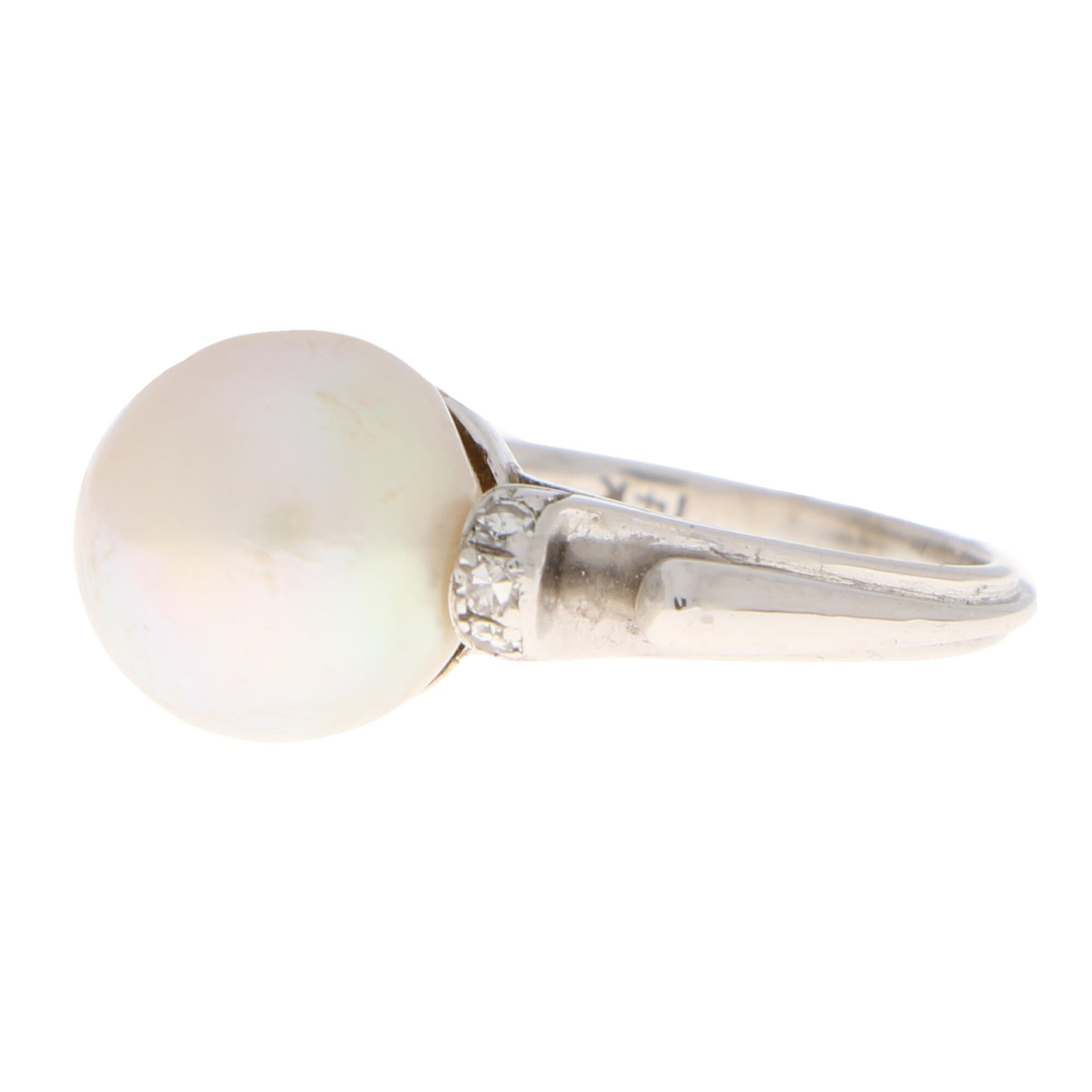 Natural Pearl and Diamond Ring Set in 14 Karat White Gold In Good Condition In London, GB