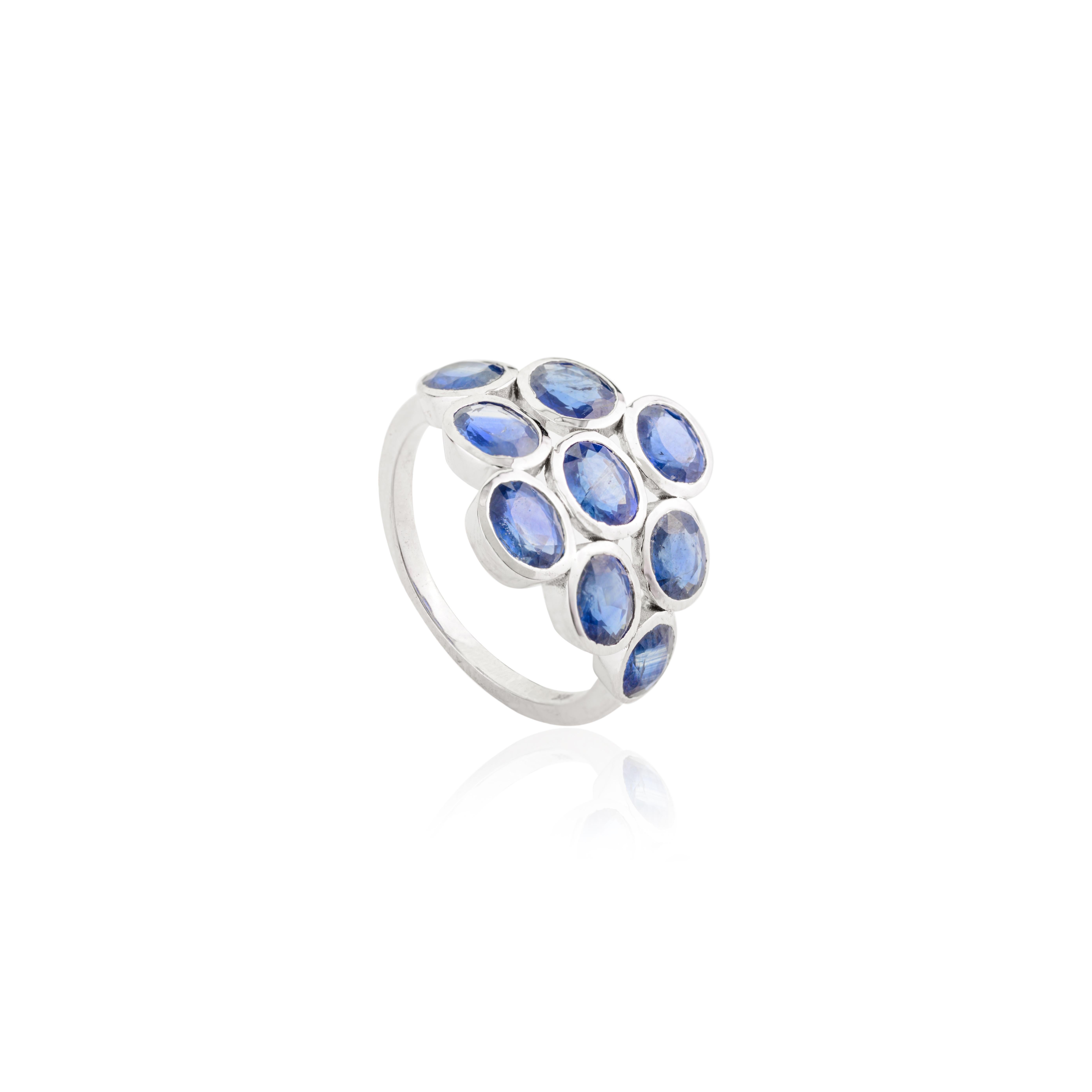 in vendita:  Anello a grappolo con zaffiro blu taglio ovale di ispirazione Art Nouveau in oro bianco 18 carati 3