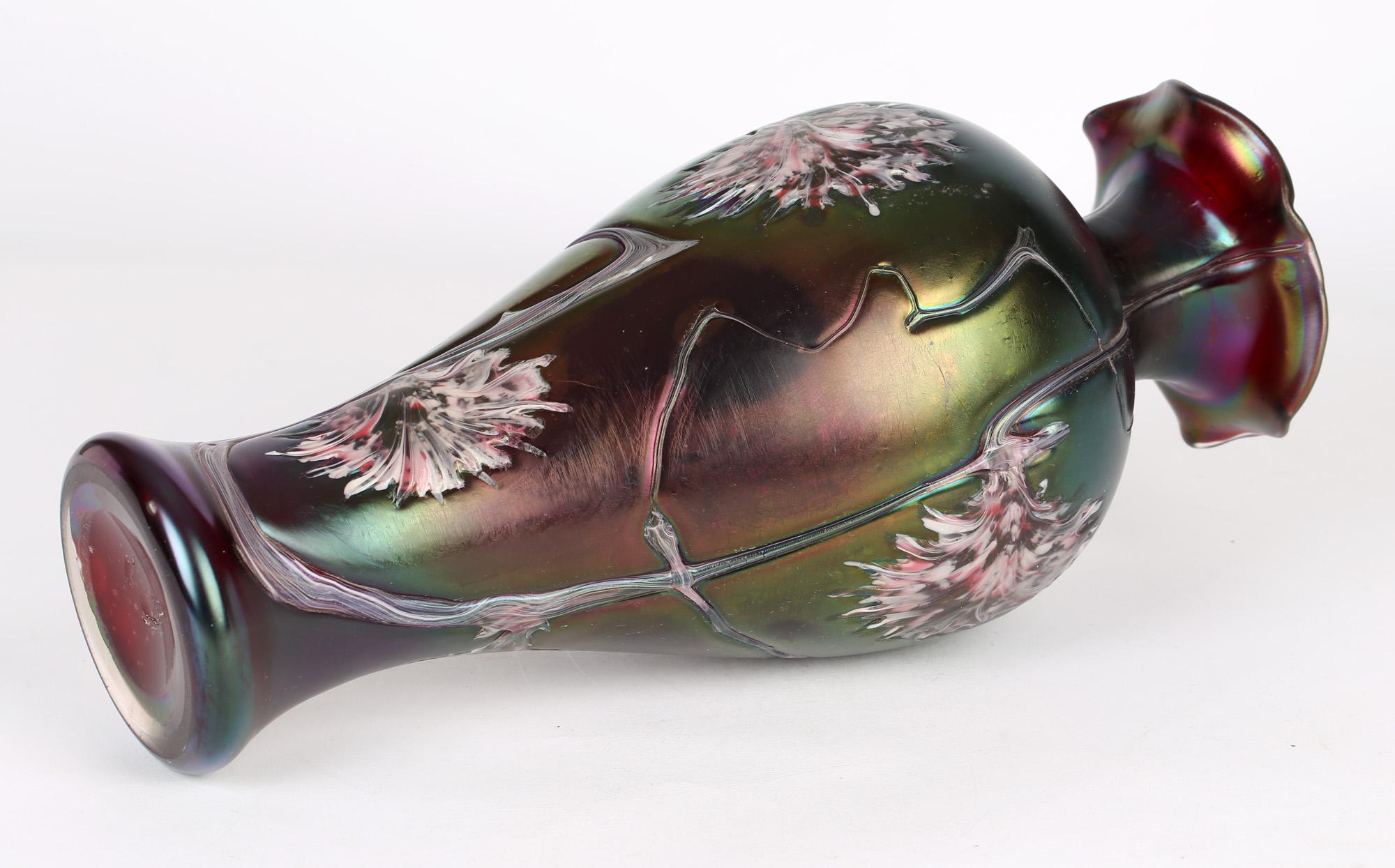 Pallme-Konig Bohemian Art Nouveau Iridescent Floral Patterned Glass Vase  In Good Condition In Bishop's Stortford, Hertfordshire