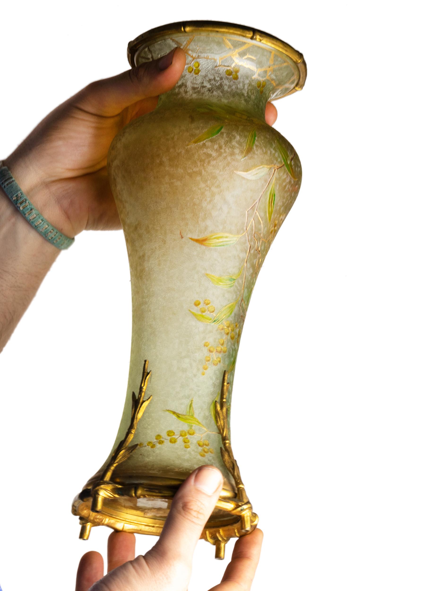 Jugendstil Ormolu Vase aus schillerndem Glas  von Wilhelm Kralik Sohn, 19. Jahrhundert (Tschechisch) im Angebot